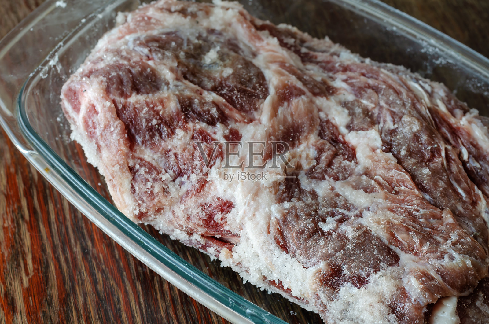 自制Capicola(杯)。干腌猪腰肉一步一步的食谱。照片摄影图片