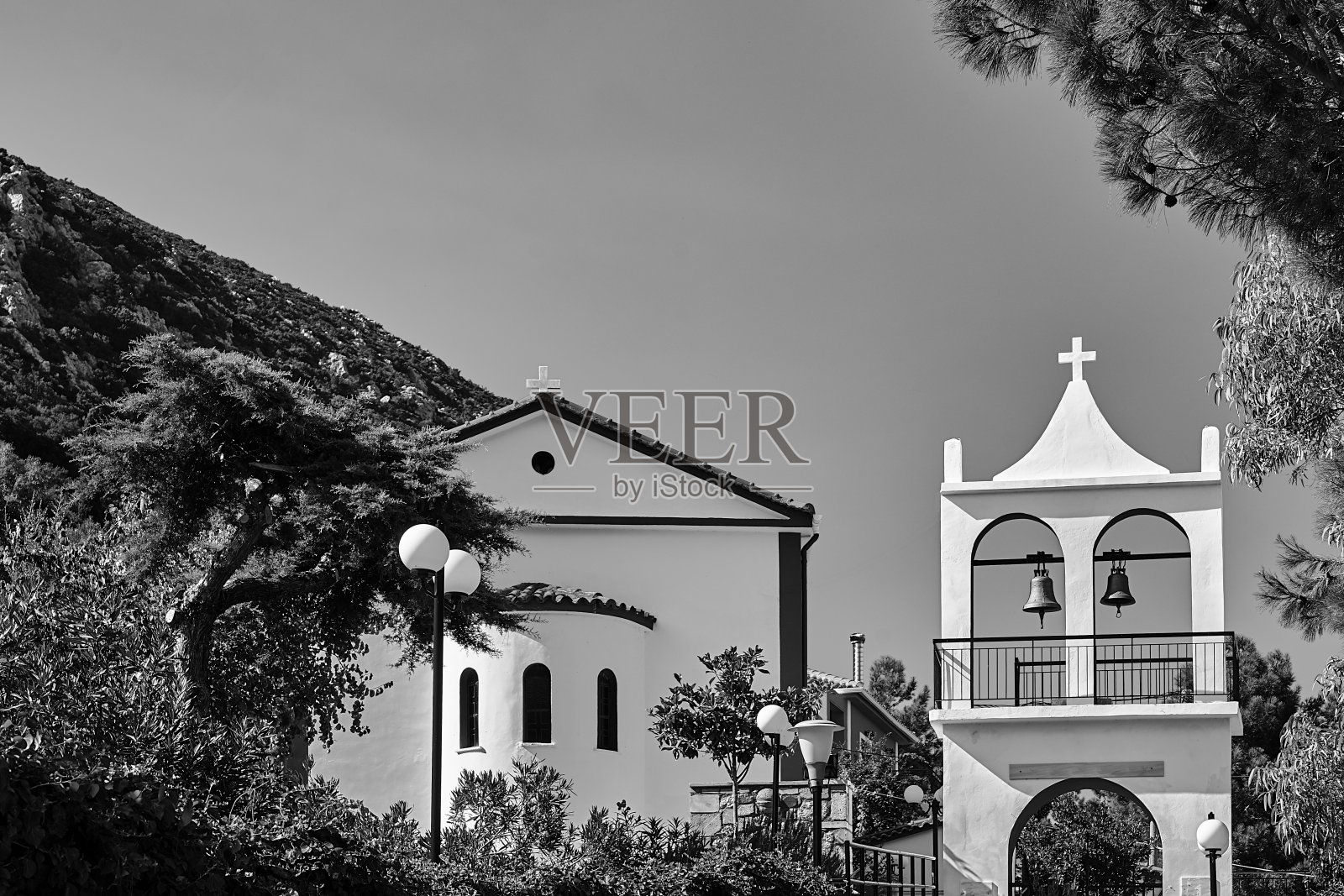 塞弗隆尼亚岛一座带有钟楼的东正教教堂照片摄影图片