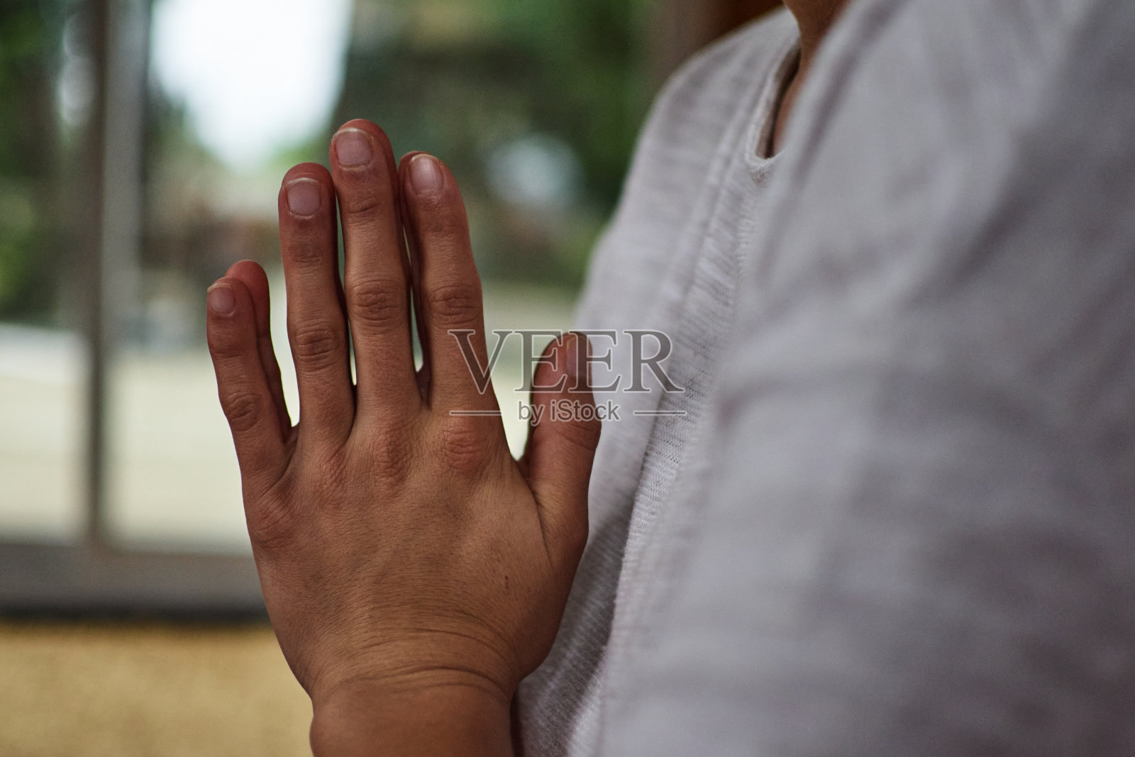 孕妇做瑜伽照片摄影图片