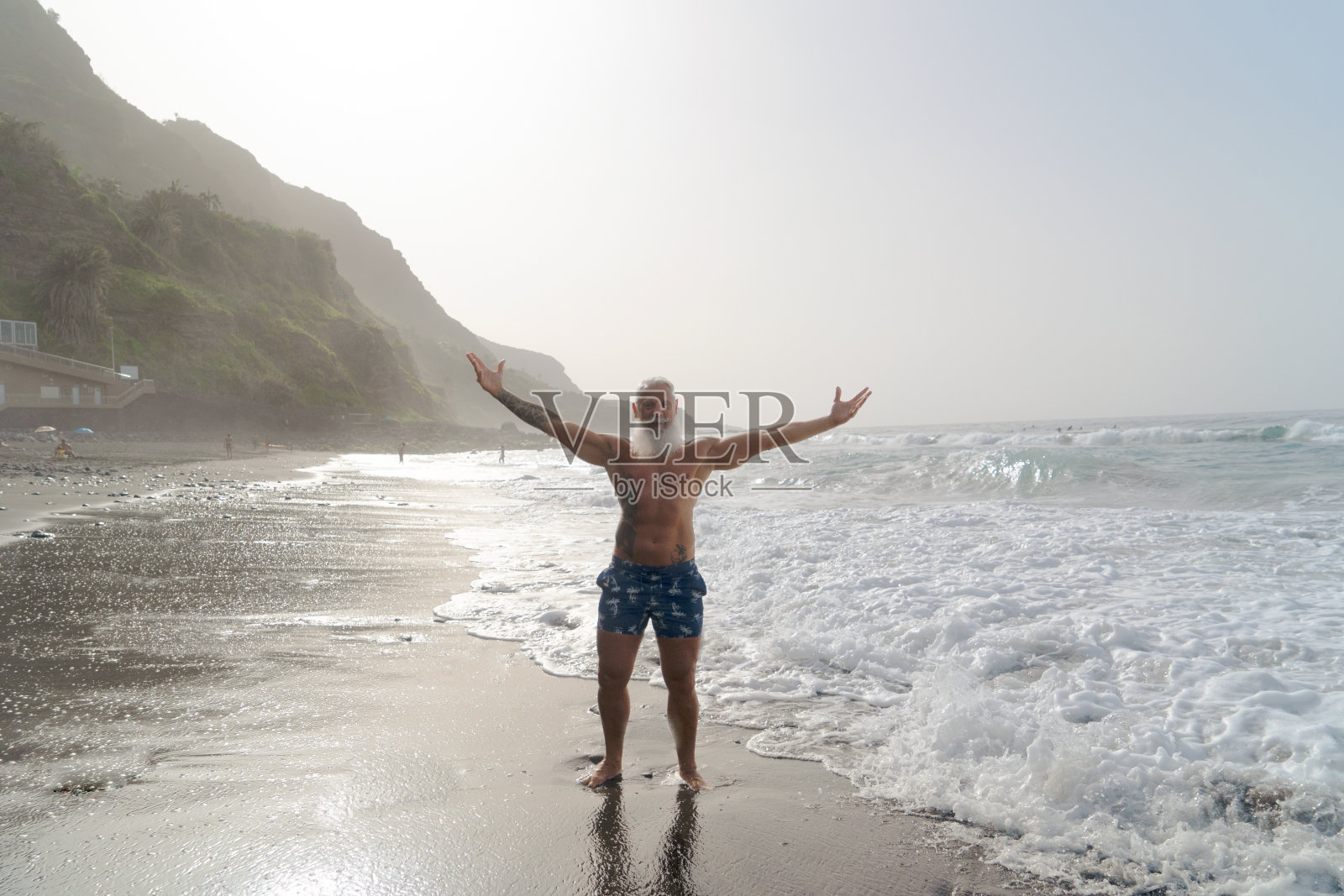 老年人健康的生活方式和运动理念照片摄影图片