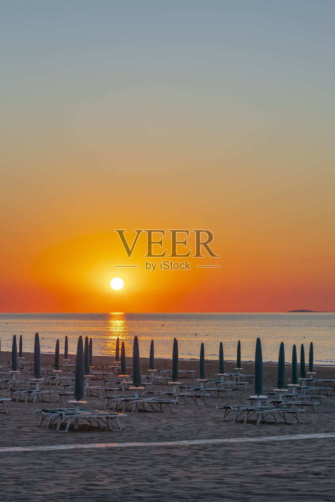 意大利阿普利亚的罗迪加尔加尼科日落照片摄影图片