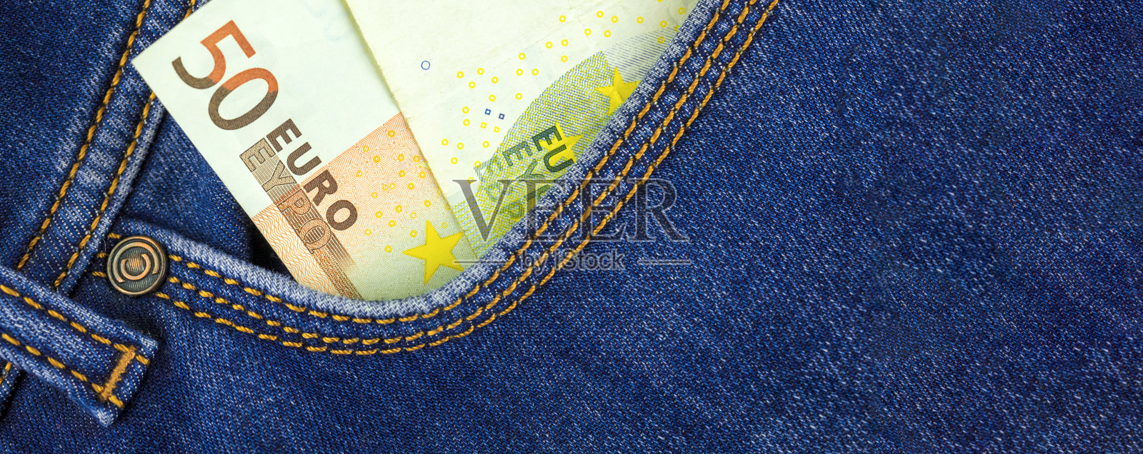 欧元钞票在口袋里特写横幅,商业金融背景与拷贝空间照片摄影图片