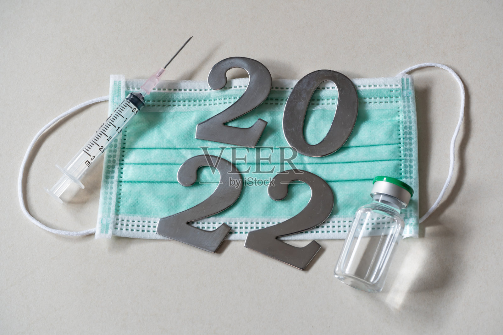 2022年带口罩、注射器和疫苗瓶照片摄影图片