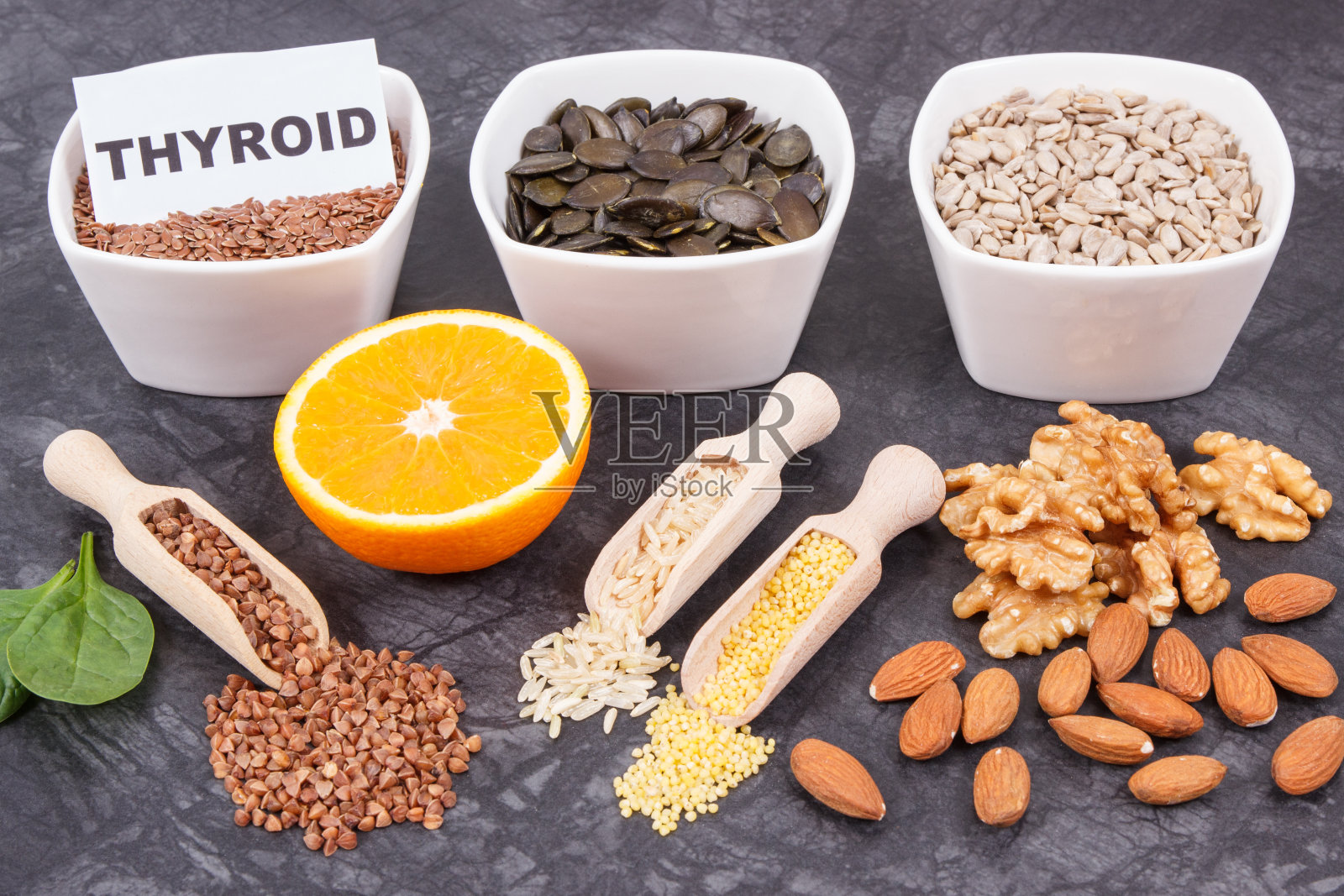 产品和成分的来源维生素和矿物质。有益甲状腺的饮食照片摄影图片