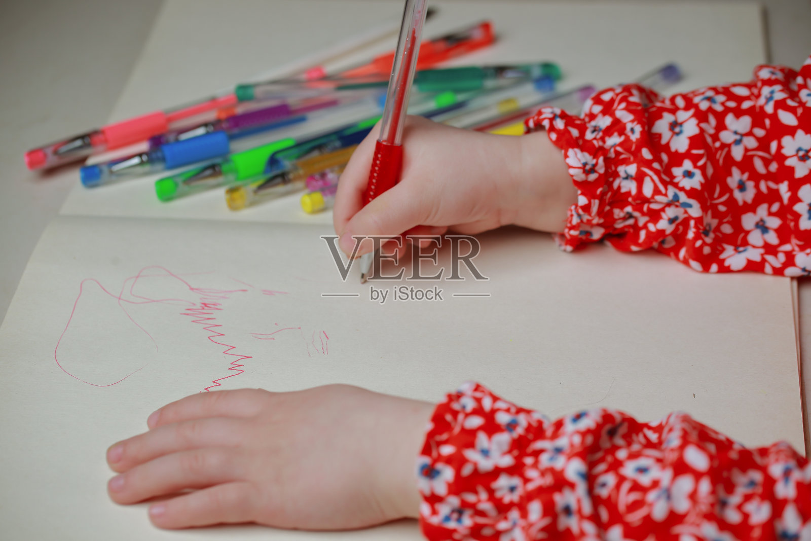 彩色笔用于绘画和创造力照片摄影图片