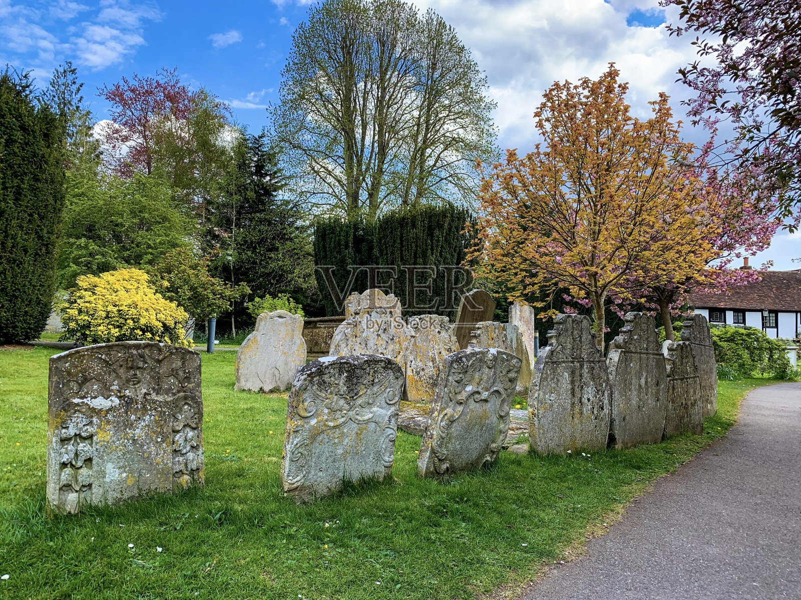 COOKHAM,英格兰。古老的墓地照片摄影图片