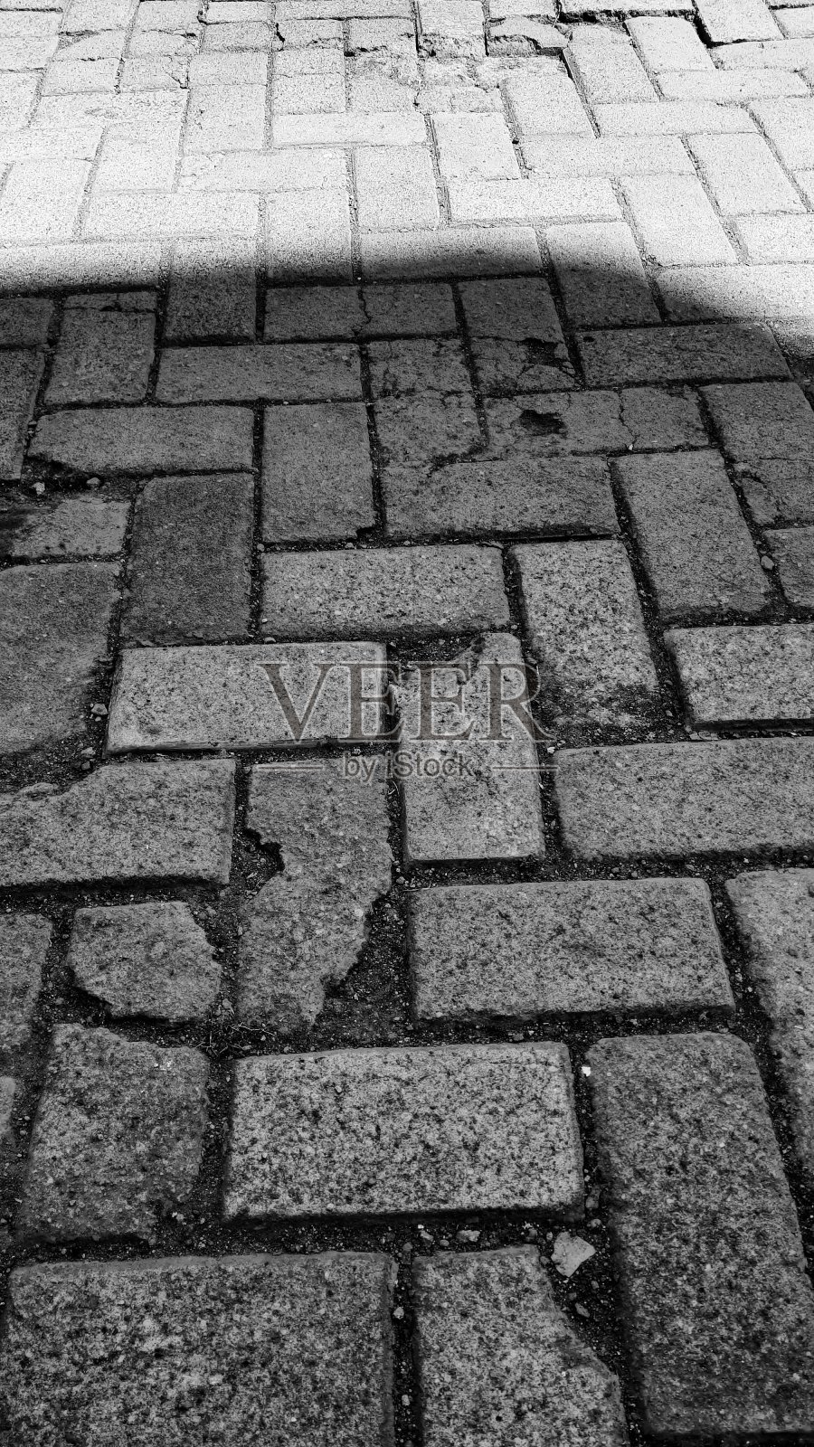 印度尼西亚- 2021年5月4日:背景摄影,黑白,唯美的铺装,柏油路,人行道,avenie,复古风格,街区形状,城市生活,记忆过去,市中心地区城市街道,闪回,怀旧,复古,时间过去照片摄影图片