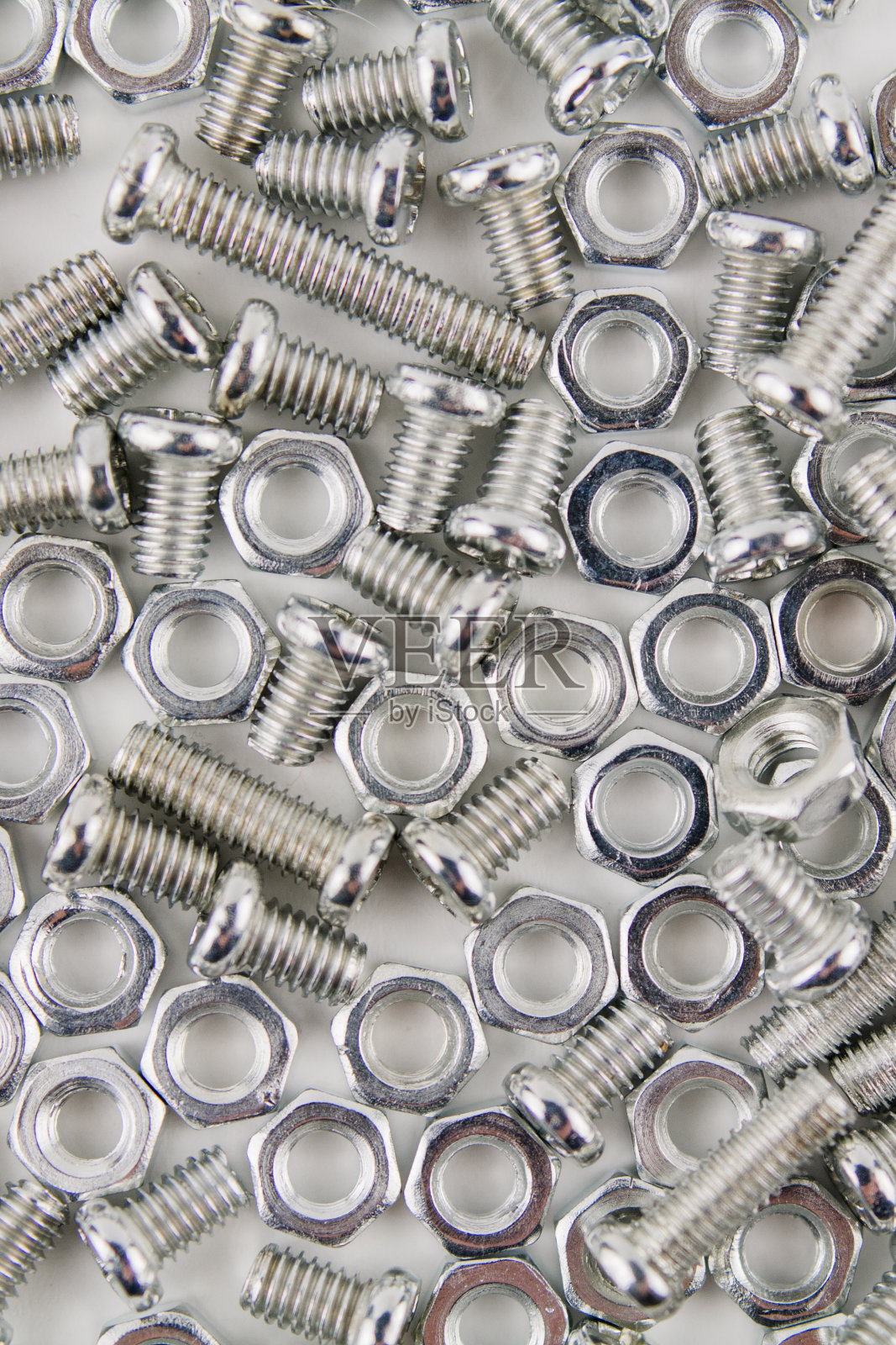 铁螺钉和螺母上的白色背景维修近照片摄影图片
