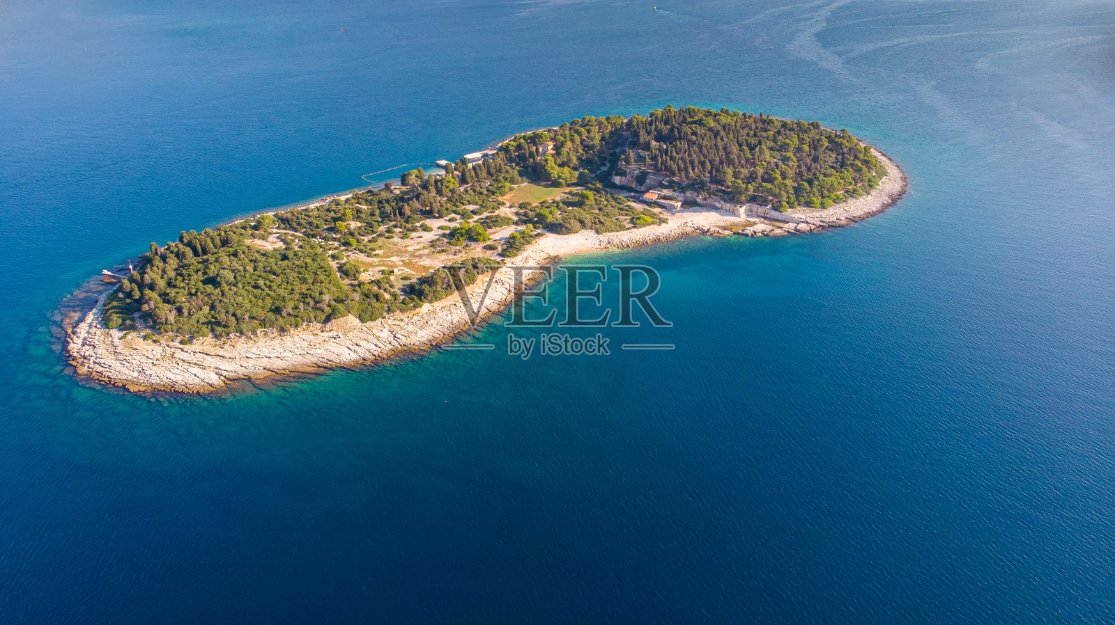 克罗地亚布里朱尼群岛Sveti Jerolim岛鸟瞰图照片摄影图片