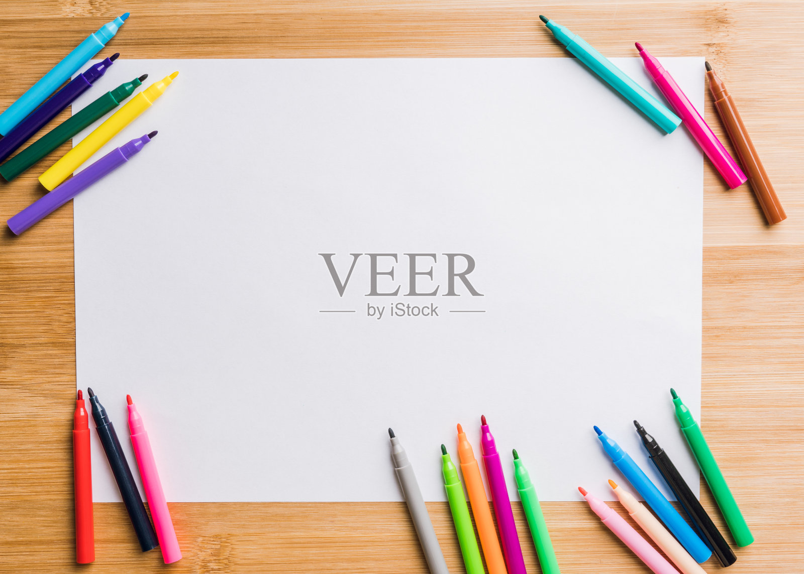 在一张白纸上用彩色记号笔。有选择性的重点。背景和纹理。照片摄影图片