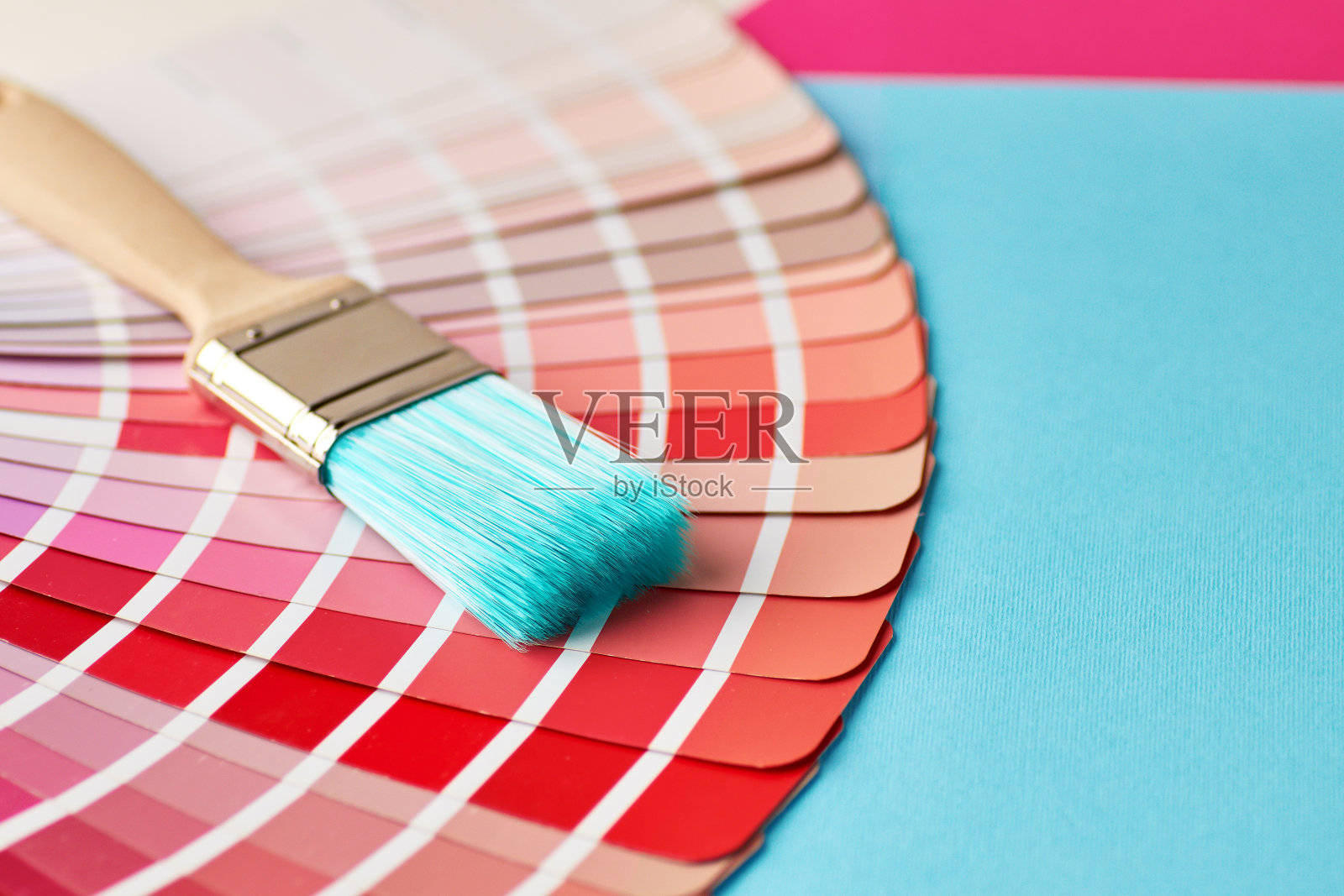 画笔和色板本照片摄影图片