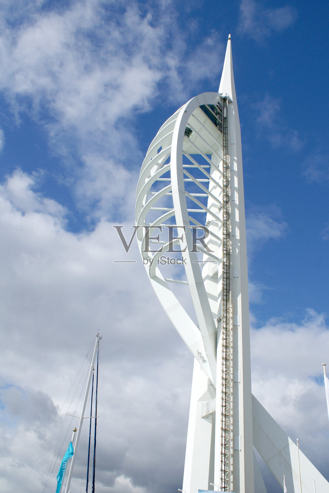 三角帆塔的特写,朴茨茅斯,英国明亮的白色在一个阳光明媚的日子照片摄影图片
