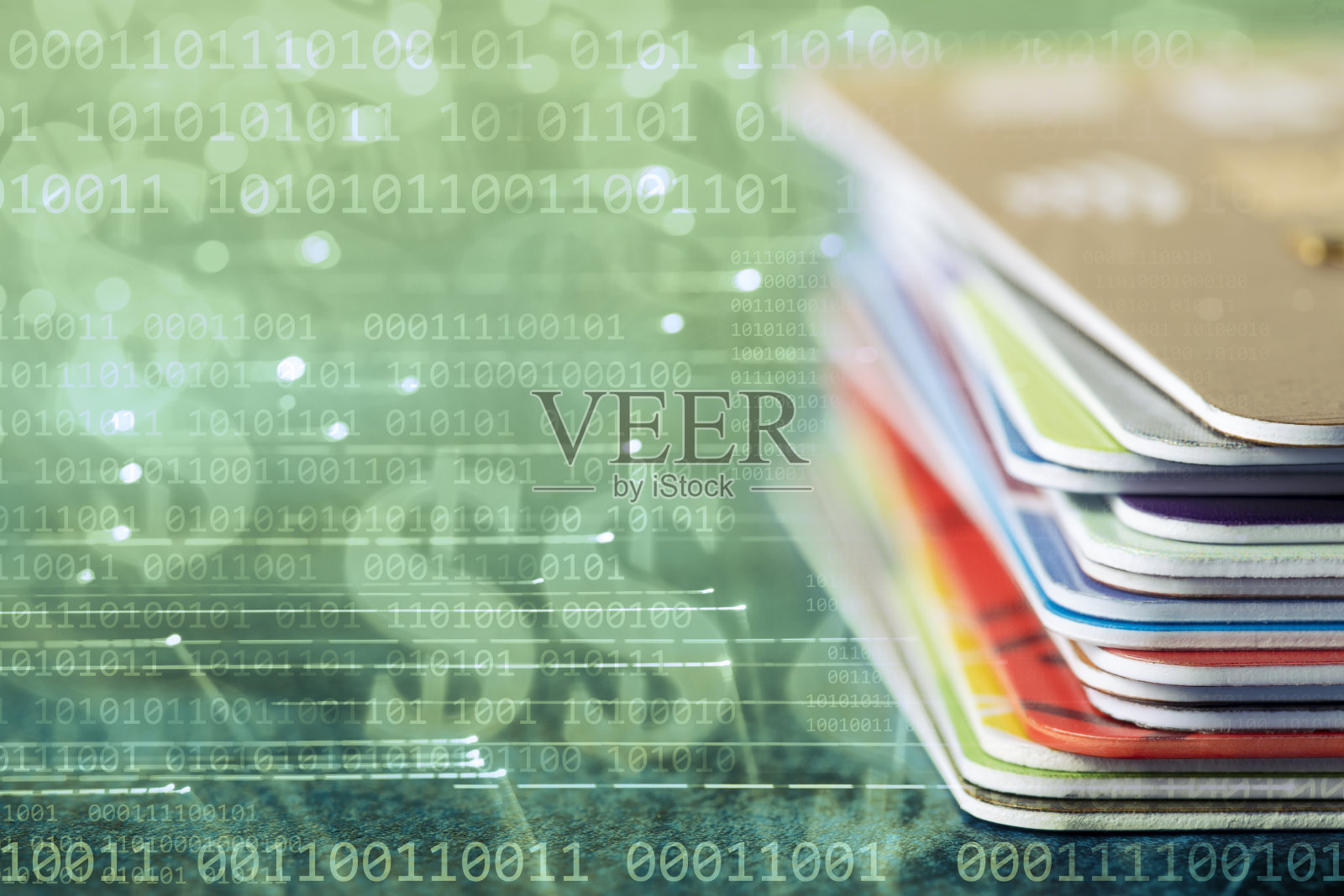 信用卡堆二进制代码和发光的美元符号与动态线照片摄影图片