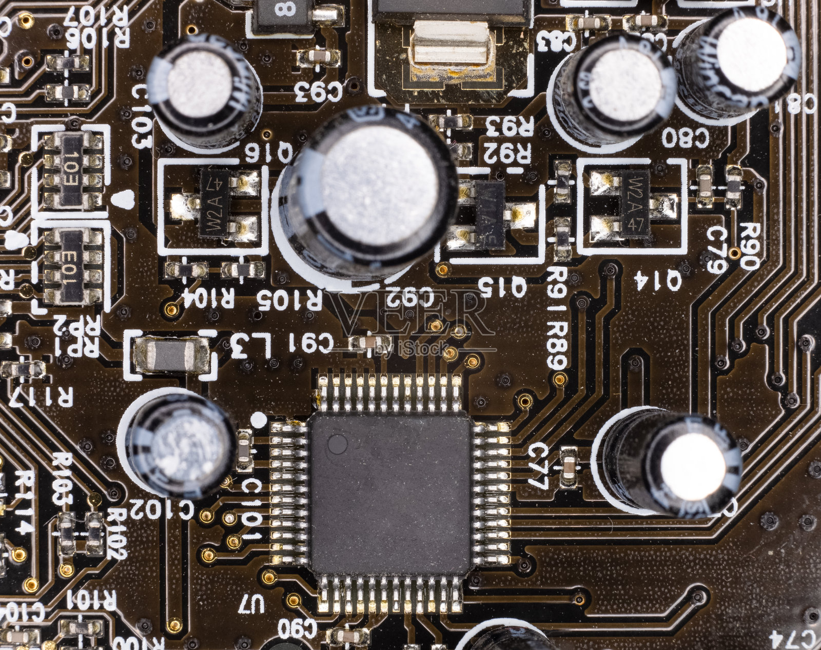 接近电脑芯片和元件的板照片摄影图片