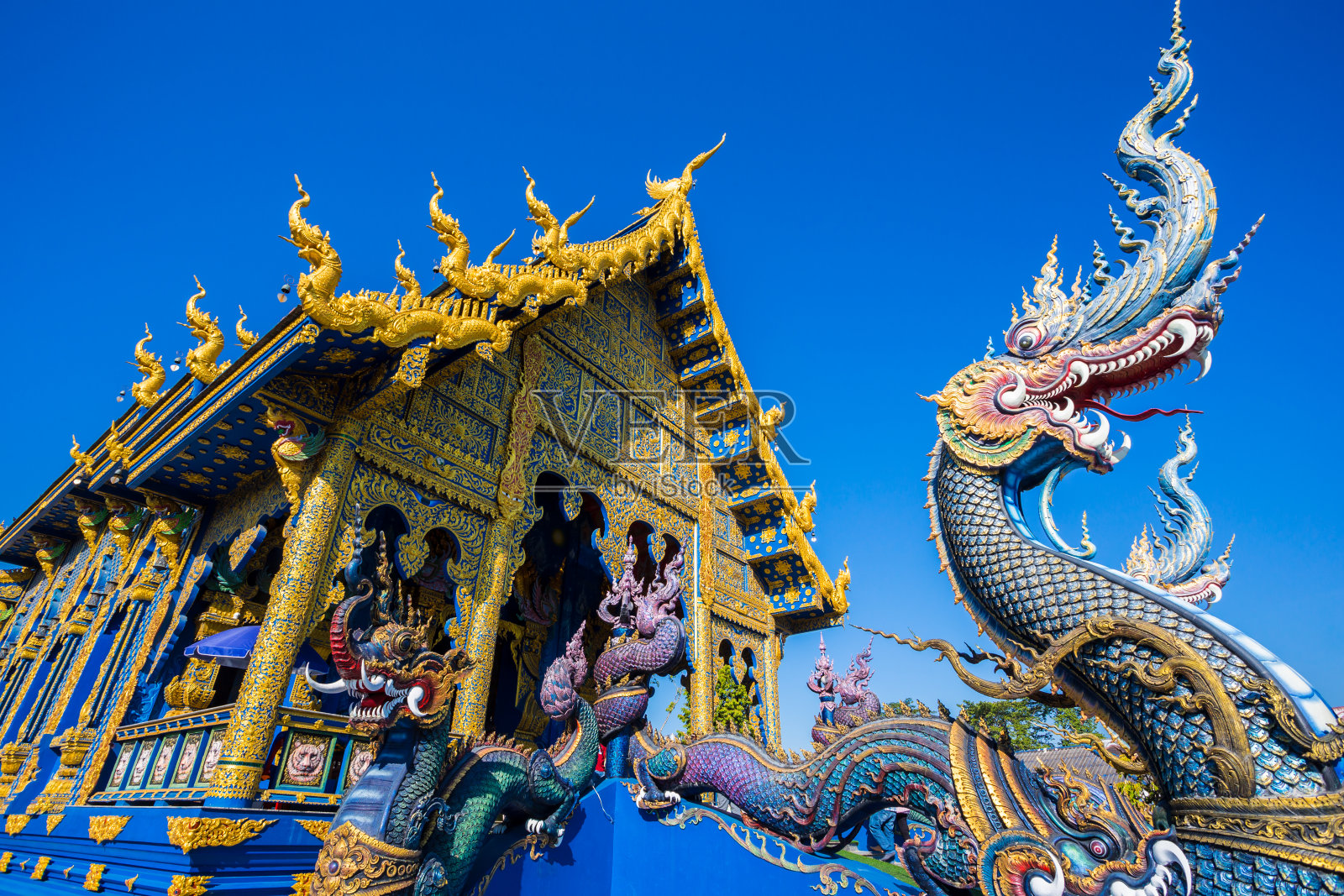 美丽的蓝色寺庙Wat Rong Sua Ten令人惊叹的寺庙照片摄影图片