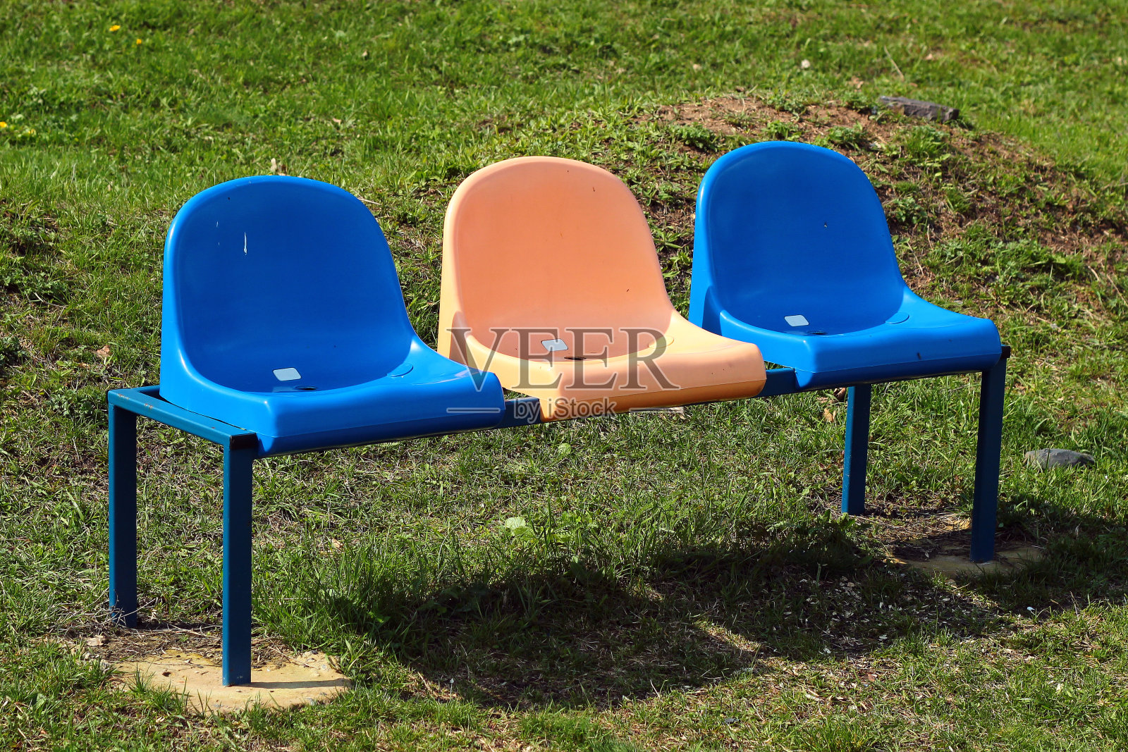 足球场的空椅子照片摄影图片