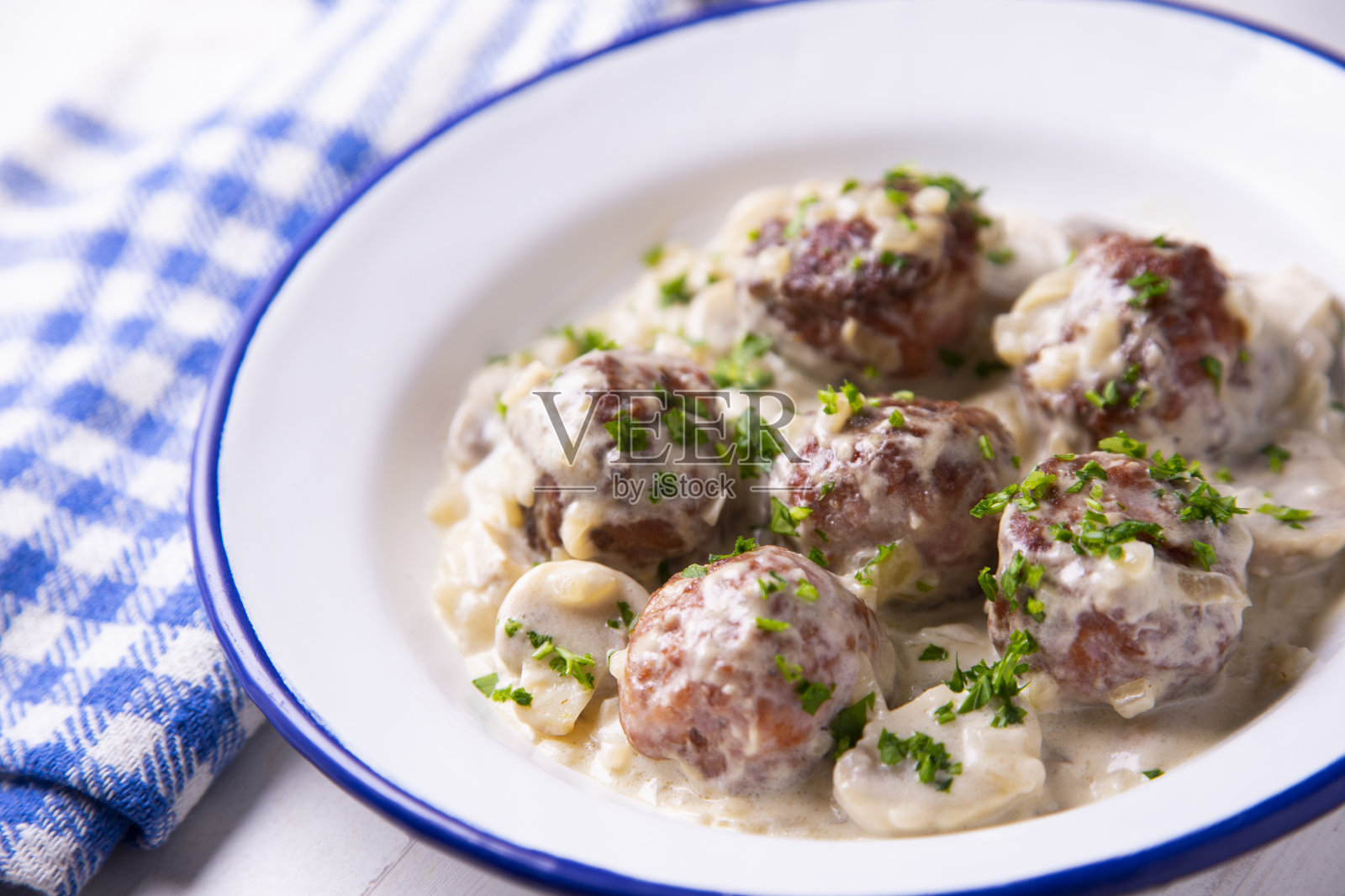蘑菇酱肉丸西班牙食谱照片摄影图片