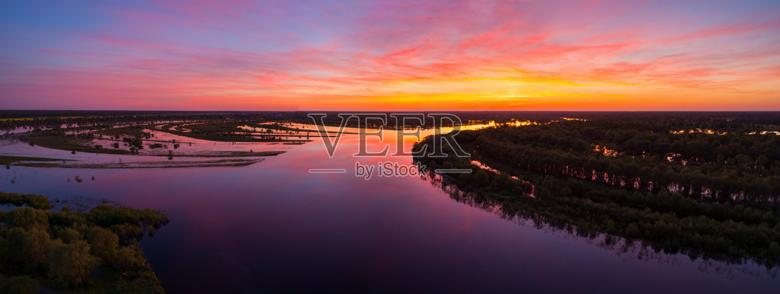 白俄罗斯普里皮亚克国家公园的普里皮亚克河照片摄影图片