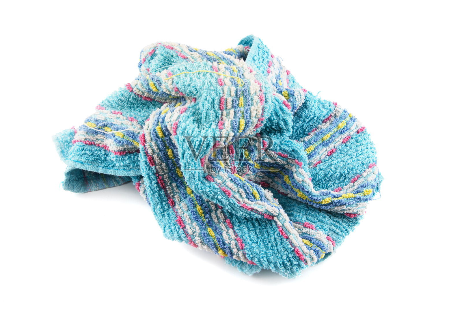 旧皱巴巴的绿松石毛巾孤立在白色的背景照片摄影图片