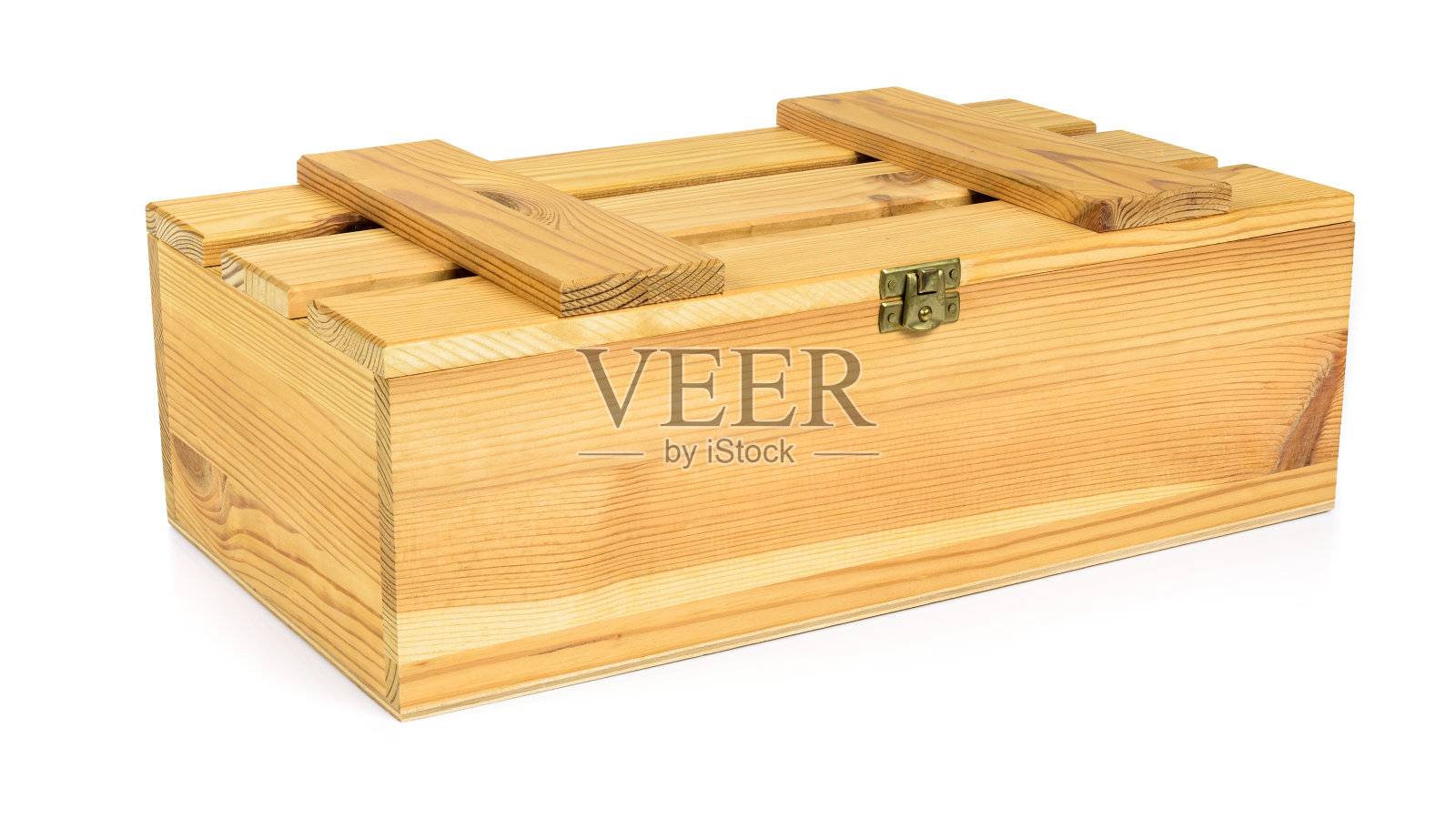 白色背景上的封闭木箱照片摄影图片