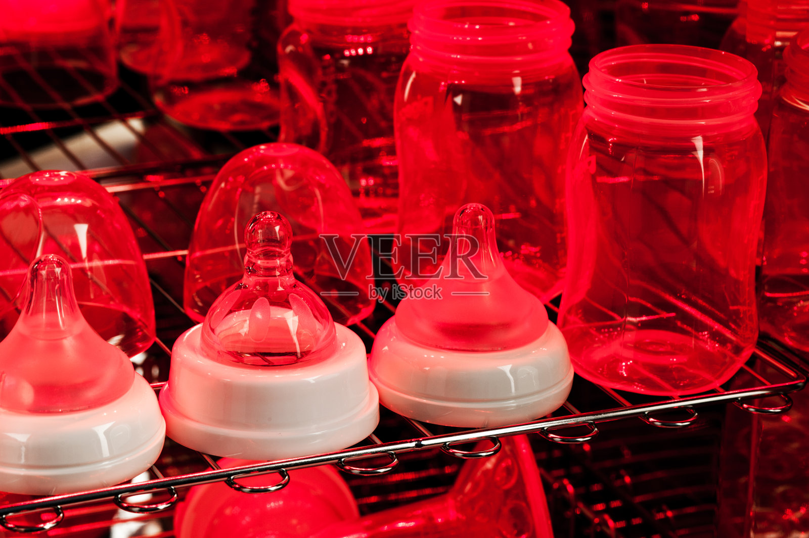 紫外线消毒婴儿用品照片摄影图片