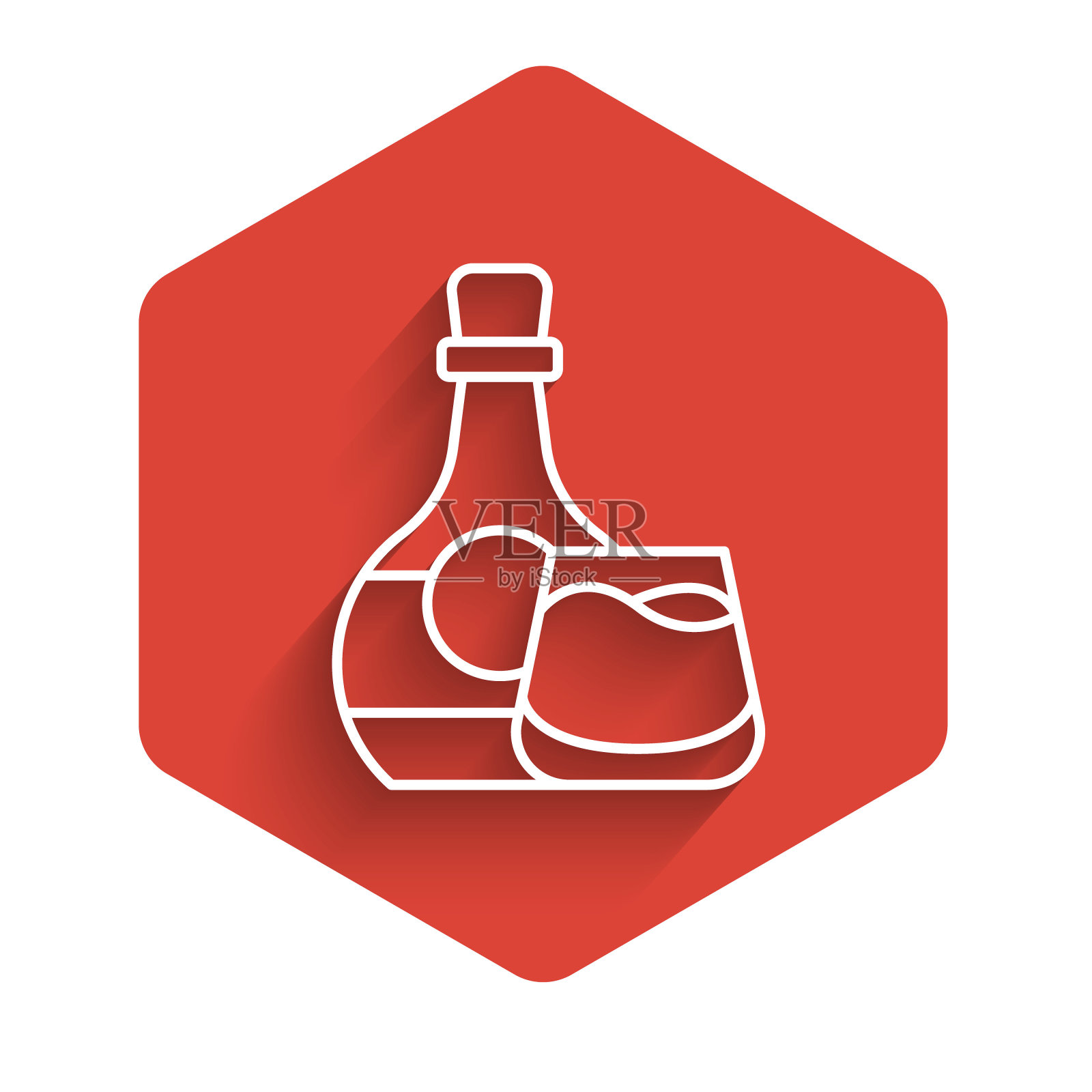 白线威士忌酒瓶和玻璃图标孤立与长阴影。红色的六角按钮。向量插画图片素材