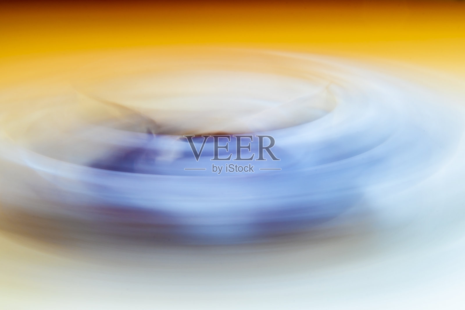 摘要模糊背景与旋转湍流涡。多色幻灯片封面背面。关于科学发展和研究主题的文本模板照片摄影图片