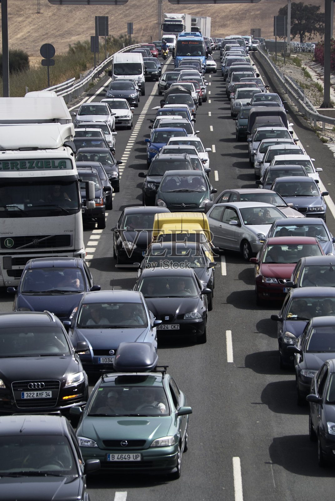 在西班牙马拉加的入口,汽车在节日期间堵塞。2019年3月照片摄影图片