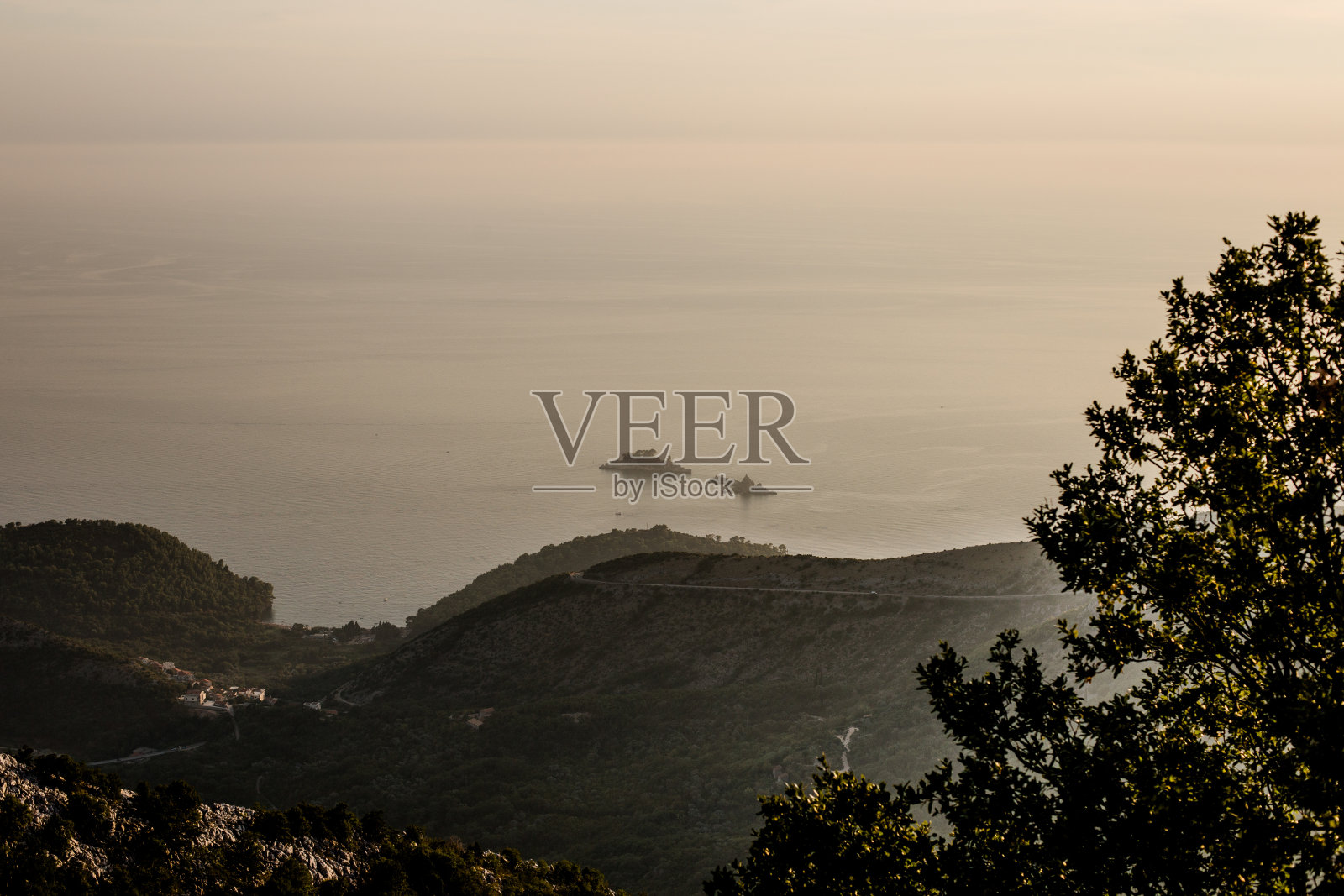 黑山的地中海景色照片摄影图片