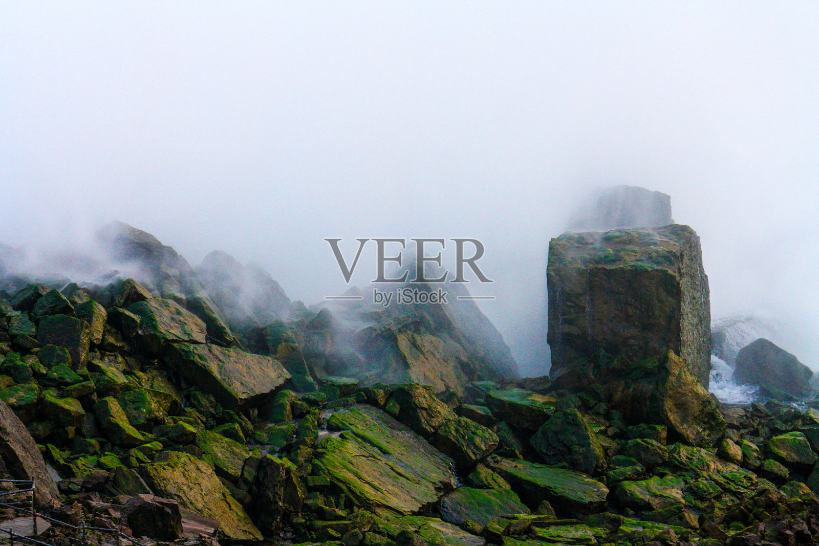 瀑布的底部照片摄影图片