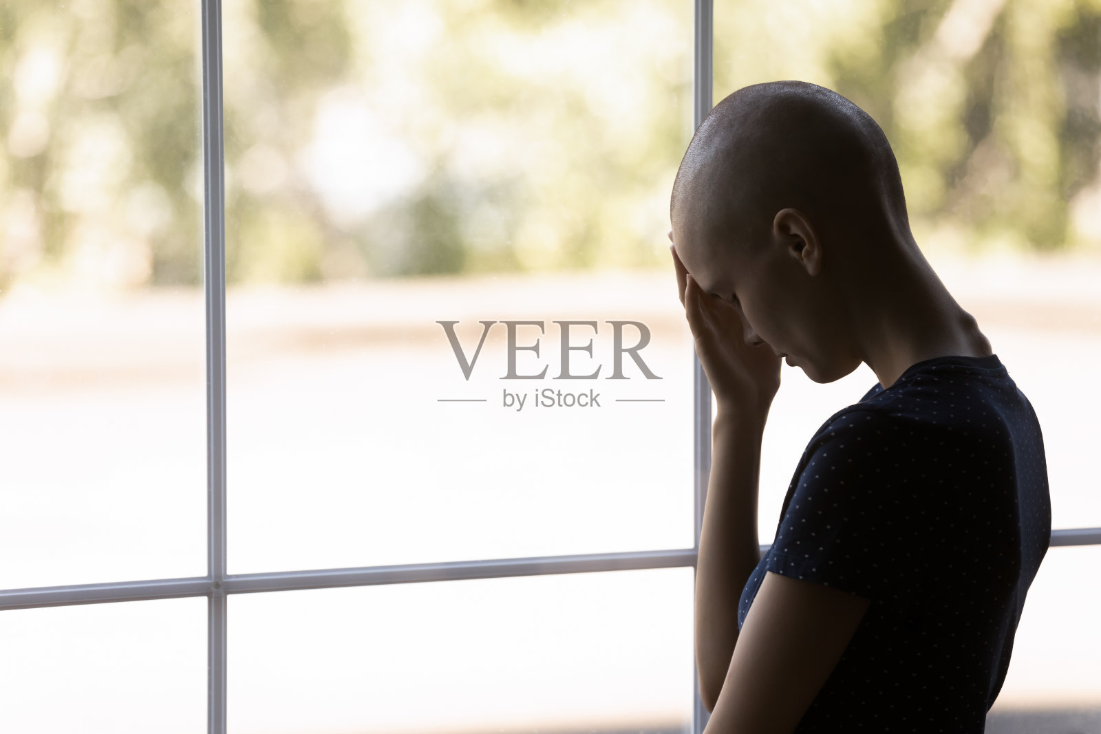 抑郁的癌症病人失去了缓解和恢复的希望照片摄影图片