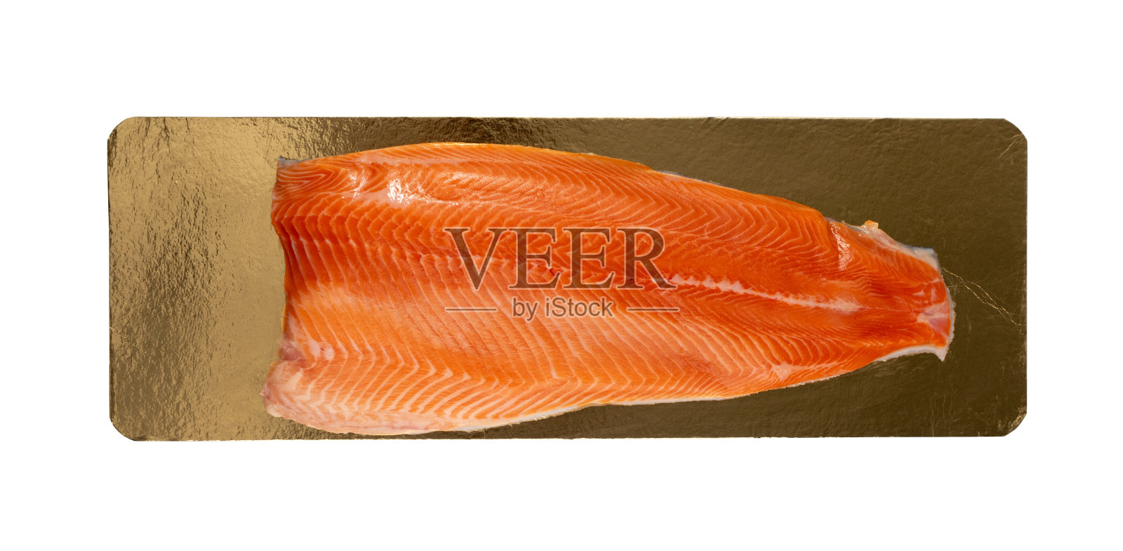 白色背景的鲑鱼或鳟鱼片照片摄影图片