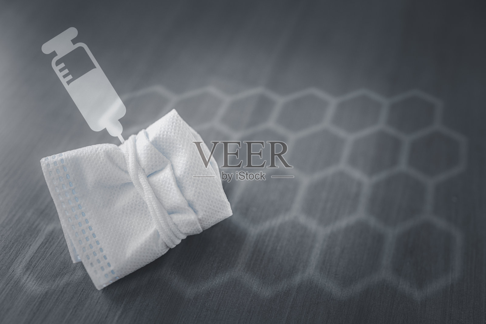 2019冠状病毒疫苗概念,Fold使用医用口罩接种注射器信息图与复制空间照片摄影图片