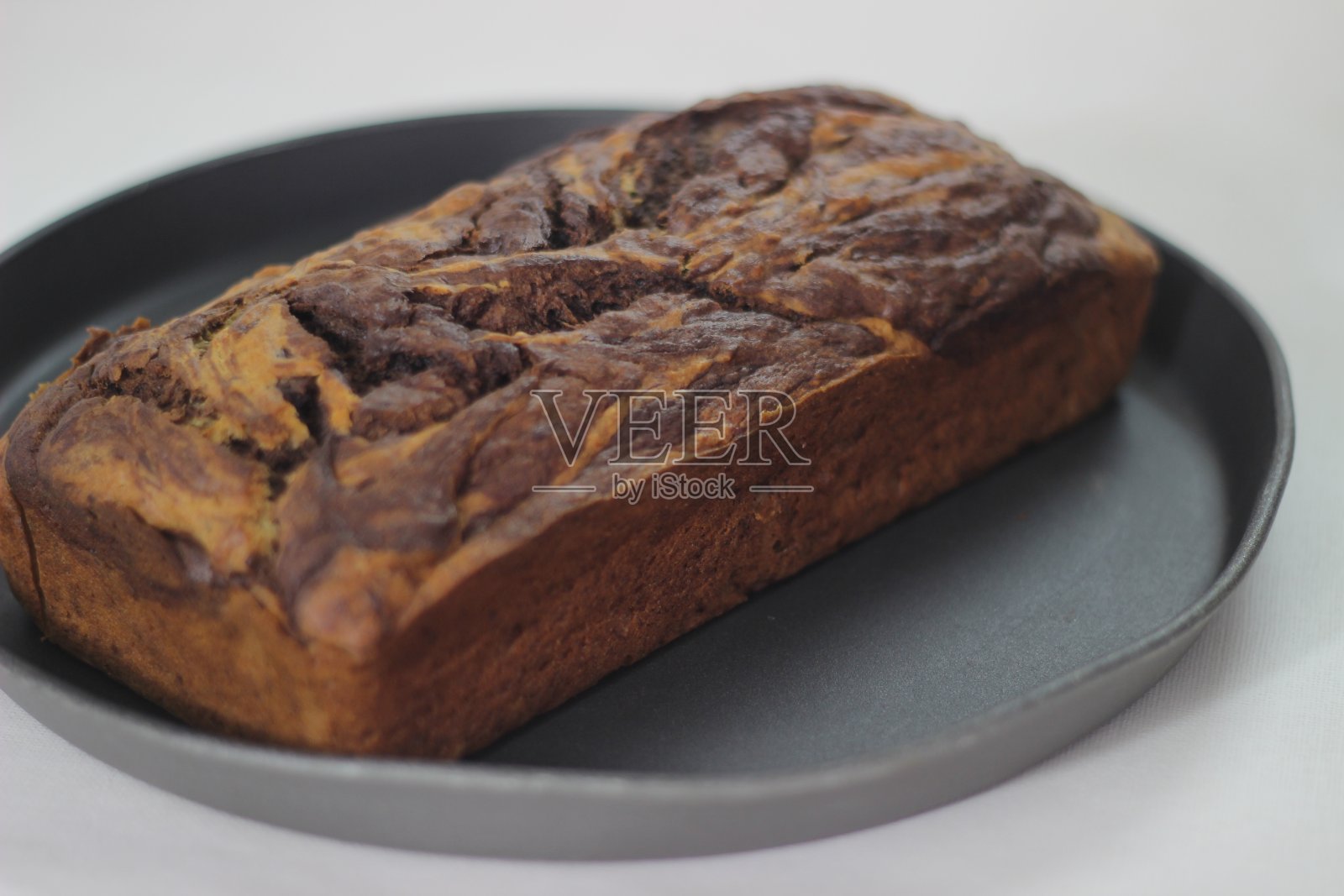 家里烤的巧克力香蕉面包照片摄影图片