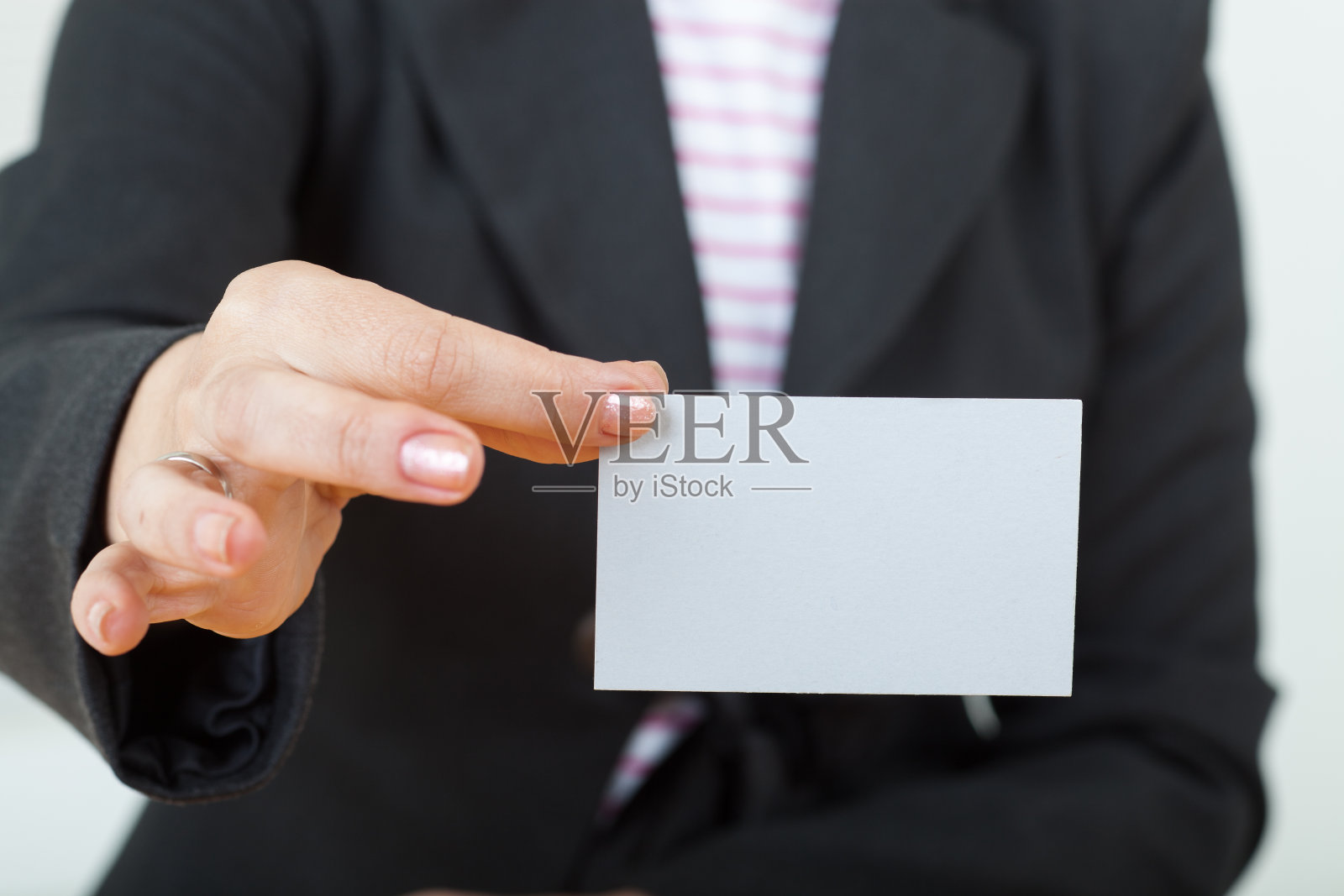 年轻的商业女孩在办公室照片摄影图片