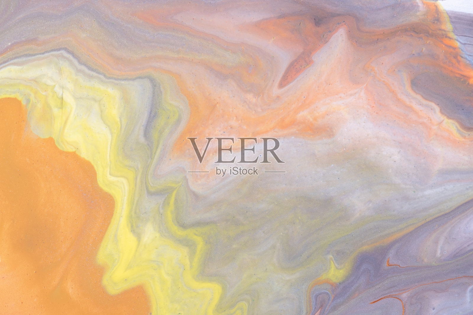 抽象流体艺术背景浅橙色和灰色的颜色。液体的大理石。丙烯画黄色渐变。照片摄影图片