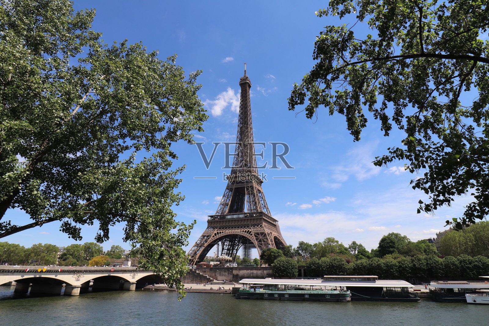 巴黎的埃菲尔铁塔照片摄影图片