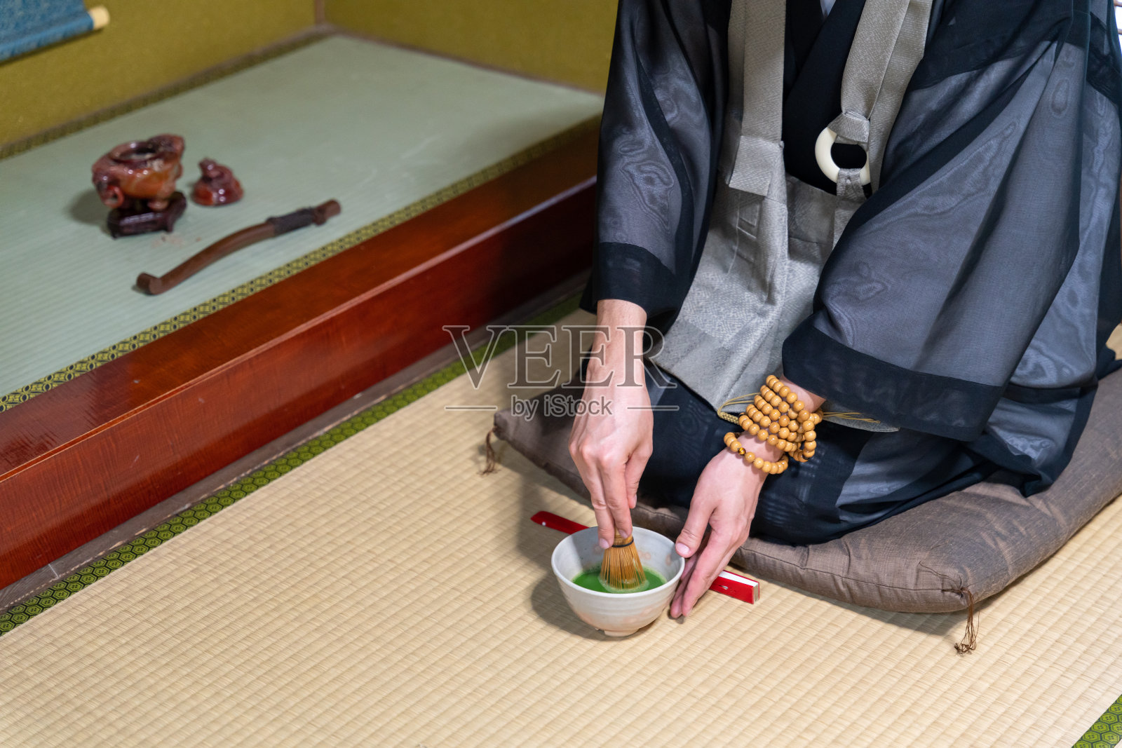 禅师正在做抹茶照片摄影图片