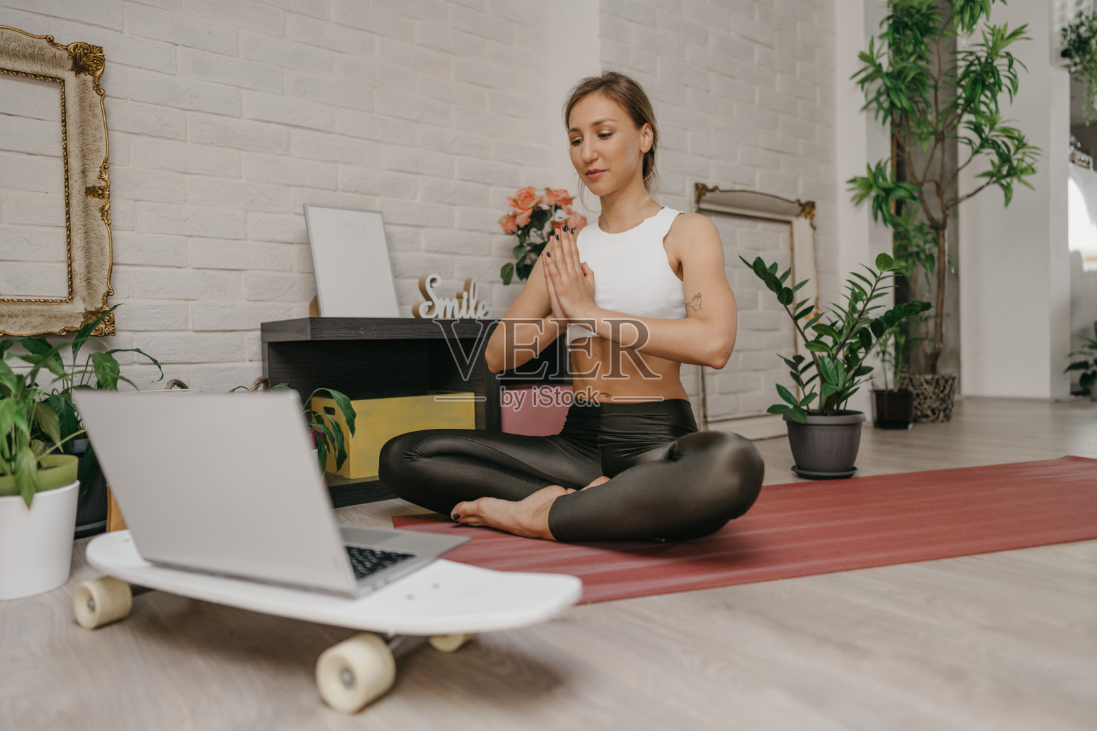 网上瑜伽课程照片摄影图片