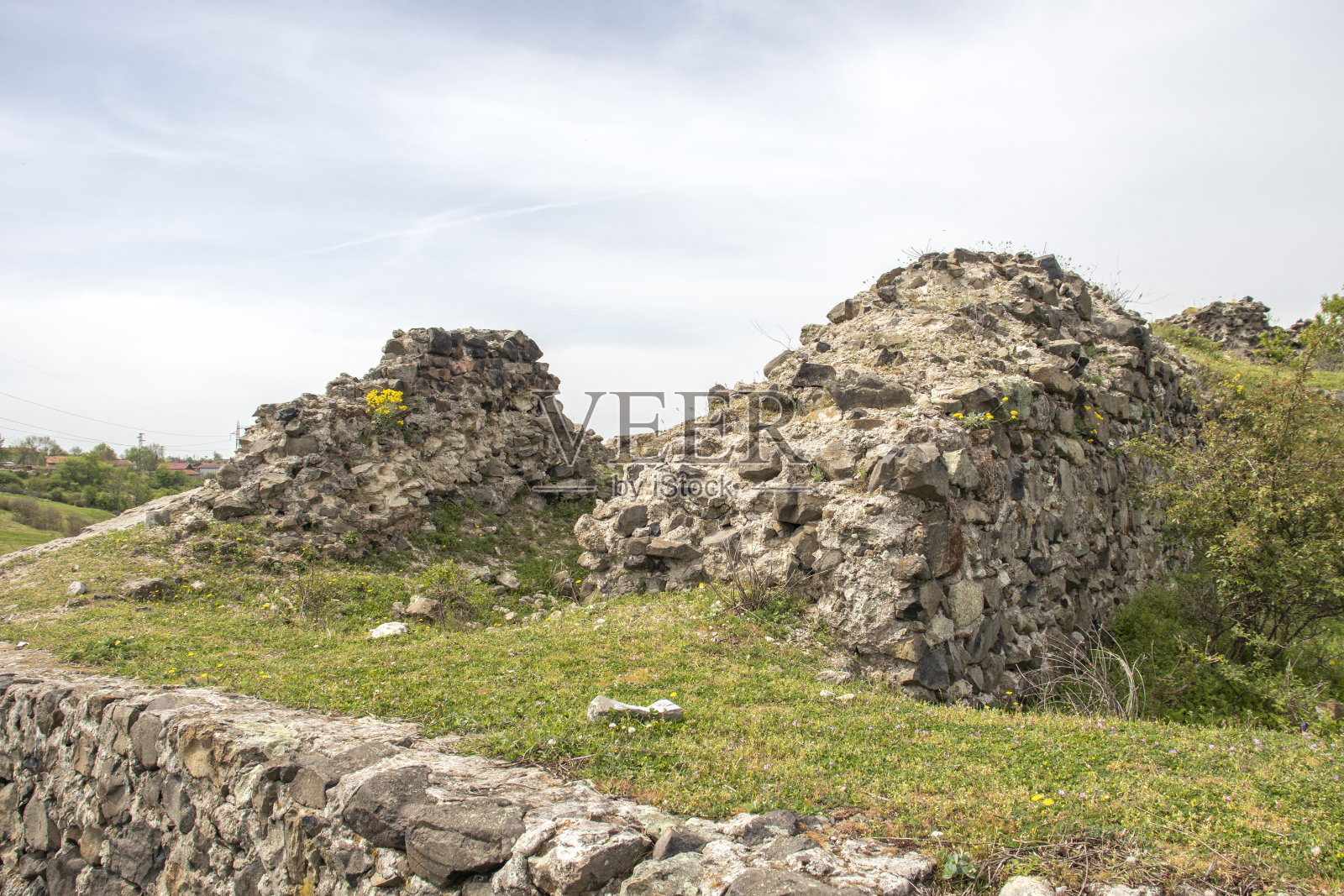 保加利亚Kardzhali镇附近的Vishegrad要塞遗址照片摄影图片
