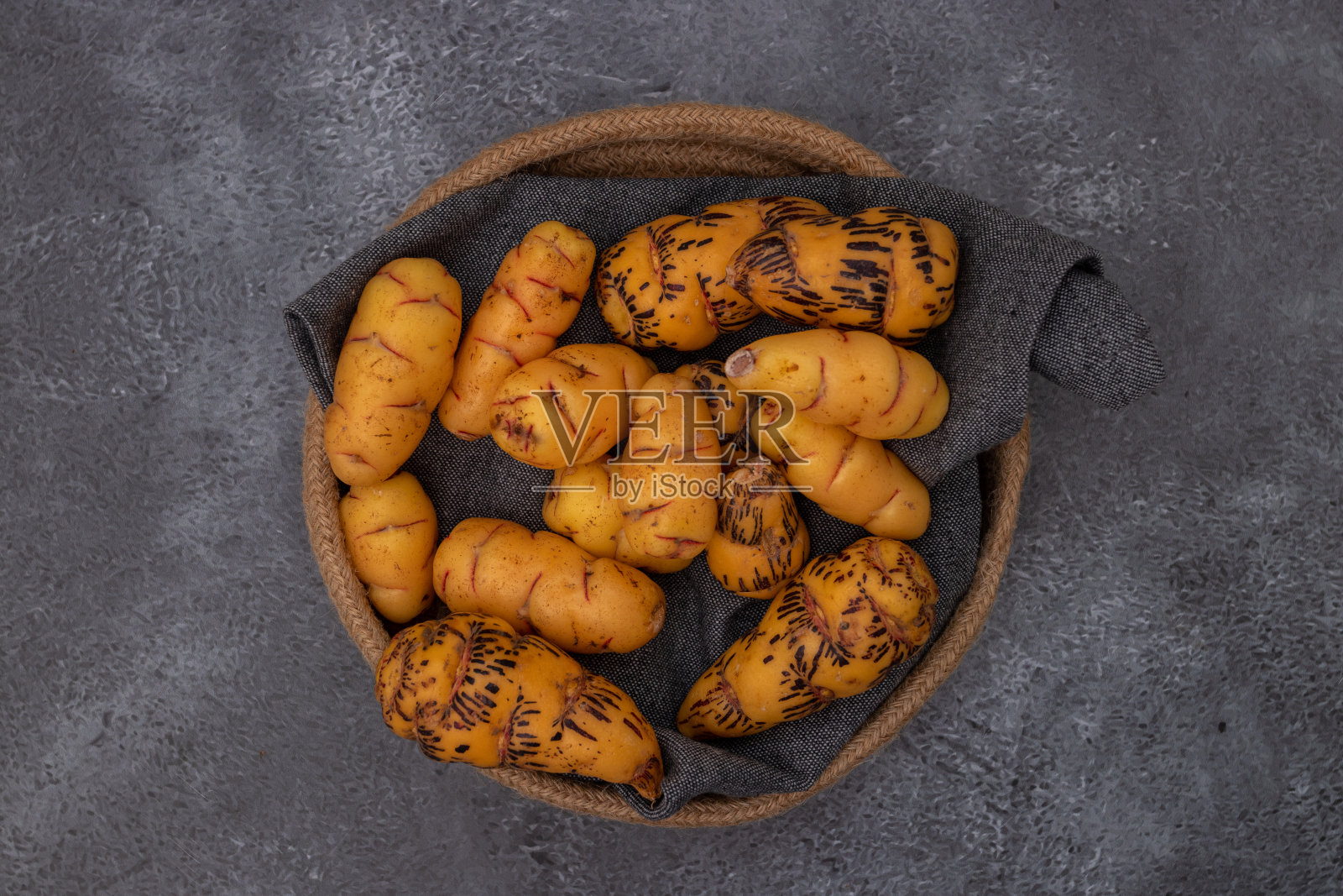 奥卡,用于秘鲁烹饪的块茎照片摄影图片