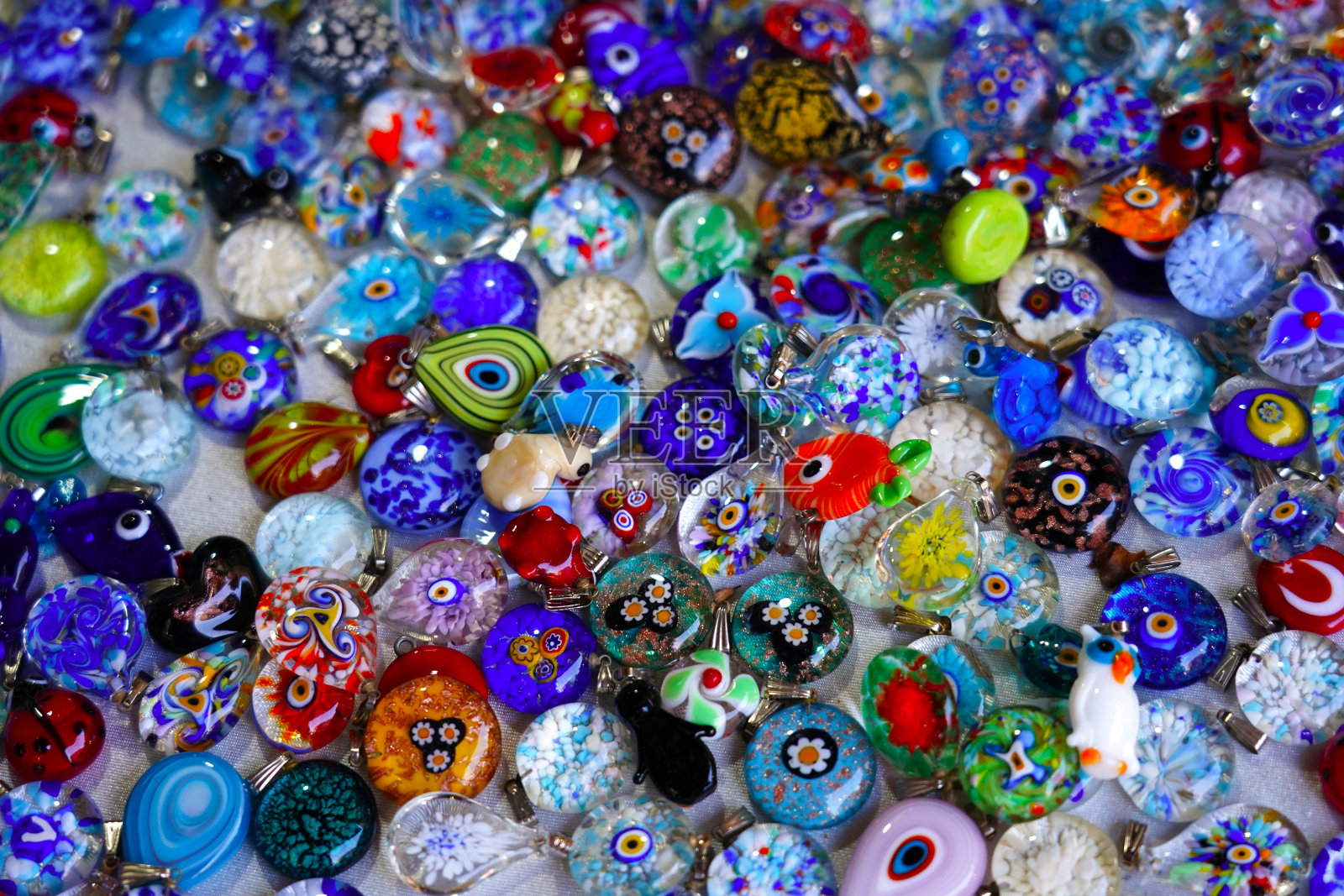 邪恶的眼珠和有色眼镜照片摄影图片