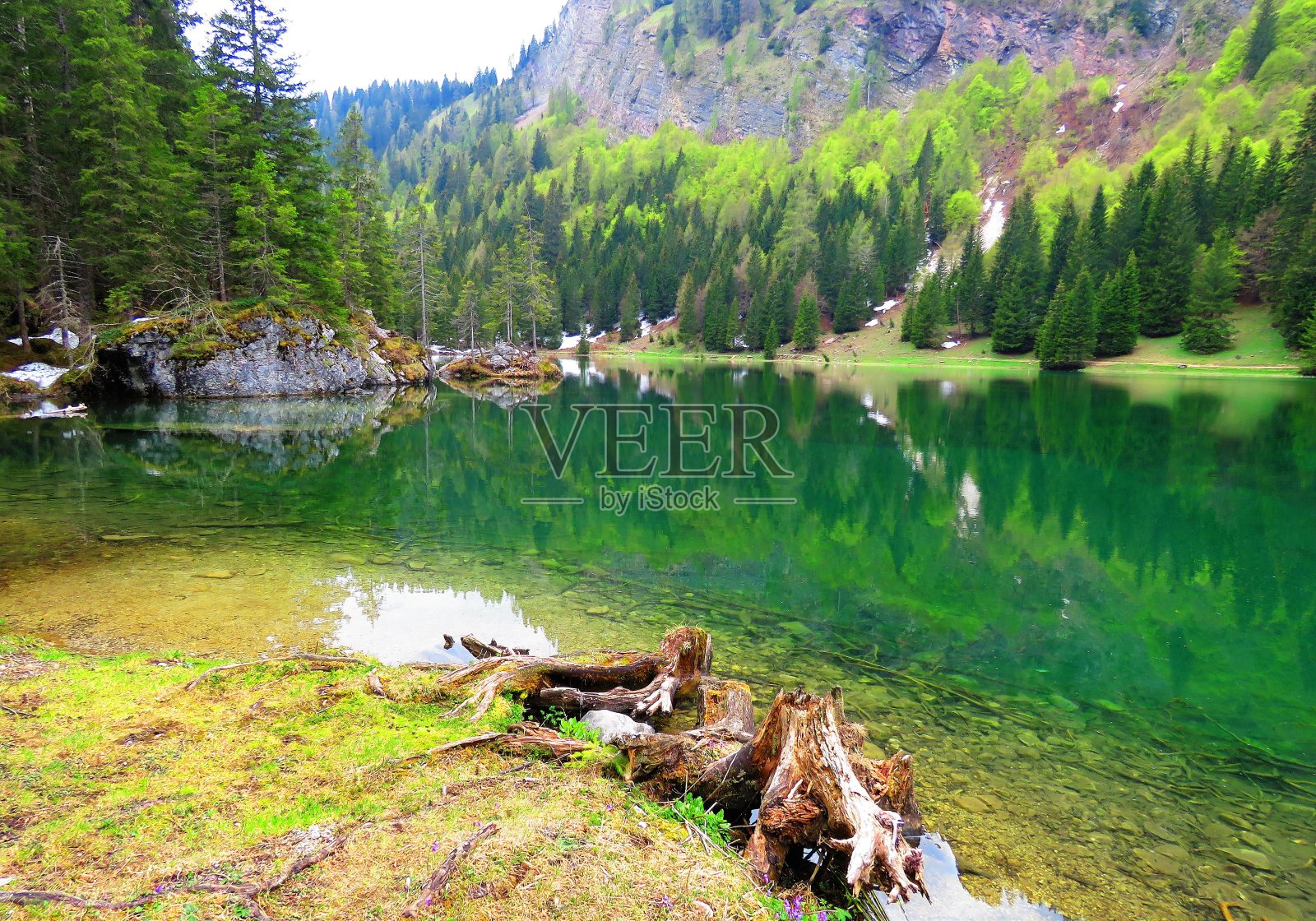 意大利Trentino Brenta Dolomites的Valagola湖照片摄影图片