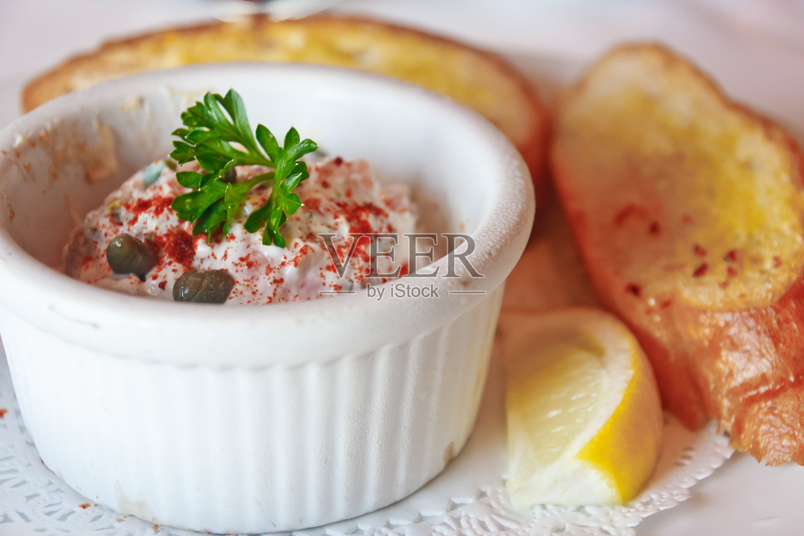 用蒜蓉吐司蘸海鲜照片摄影图片