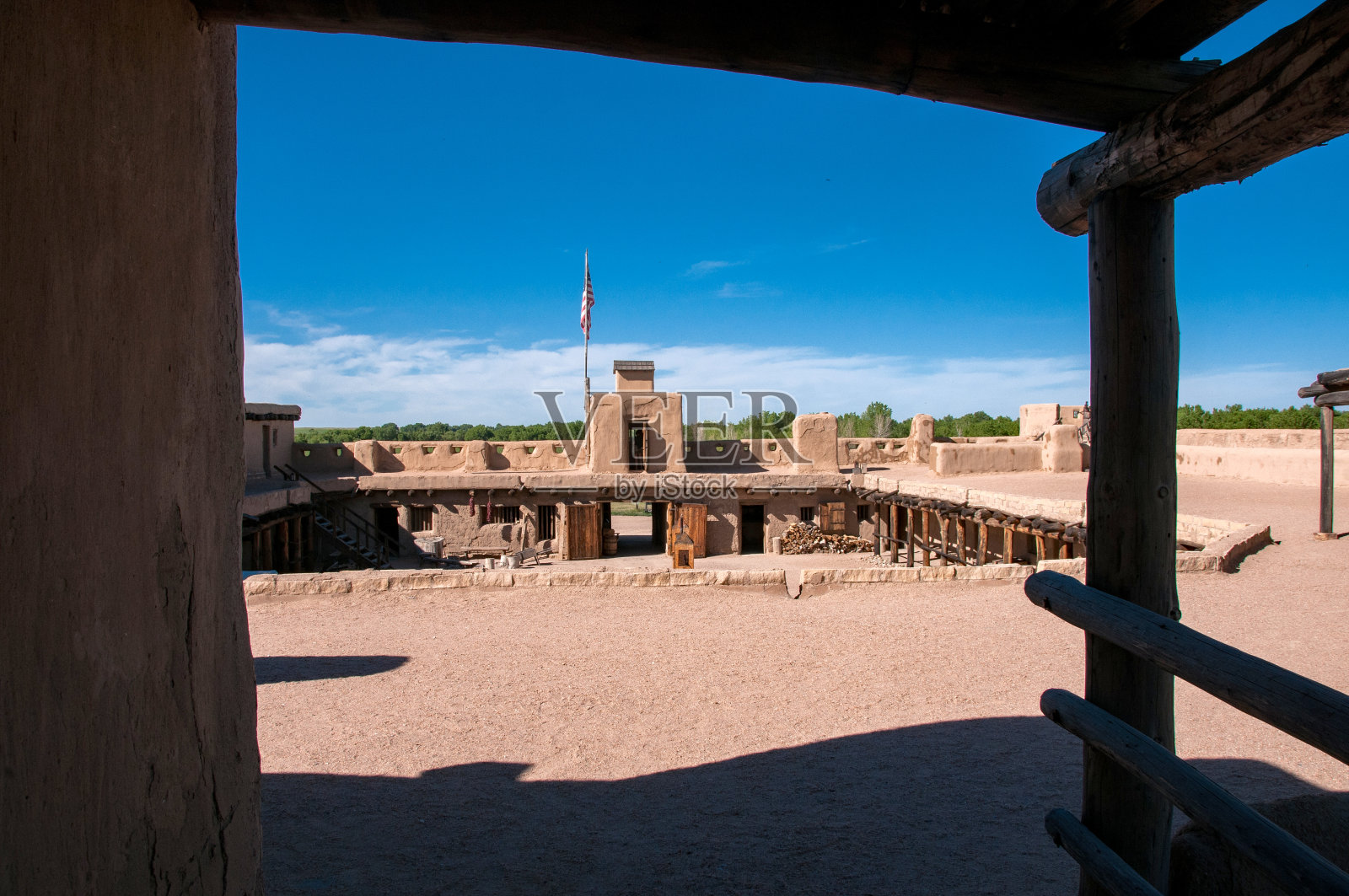 本特的老堡NHS -从广场到大门的视野照片摄影图片