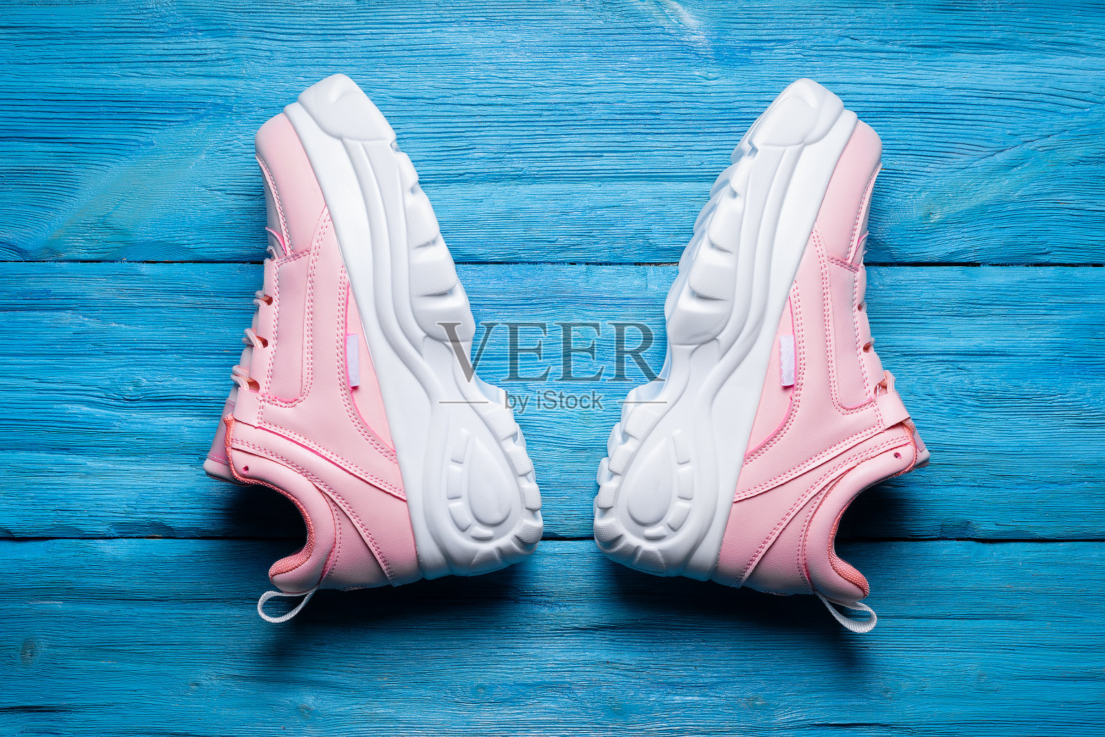 厚底鞋。照片摄影图片