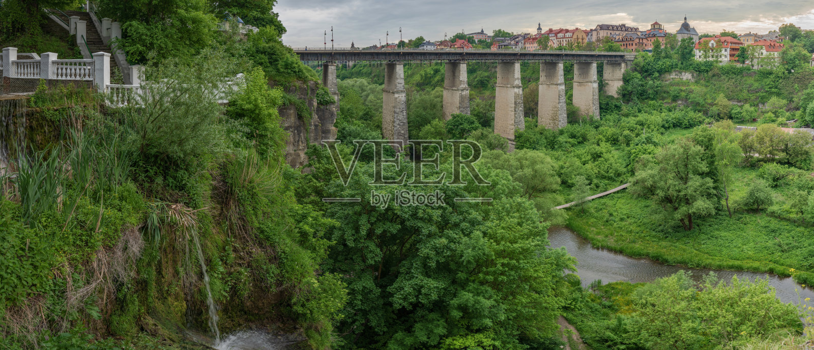 诺沃普兰诺夫斯基桥,卡米亚涅茨-波迪尔斯基,乌克兰照片摄影图片