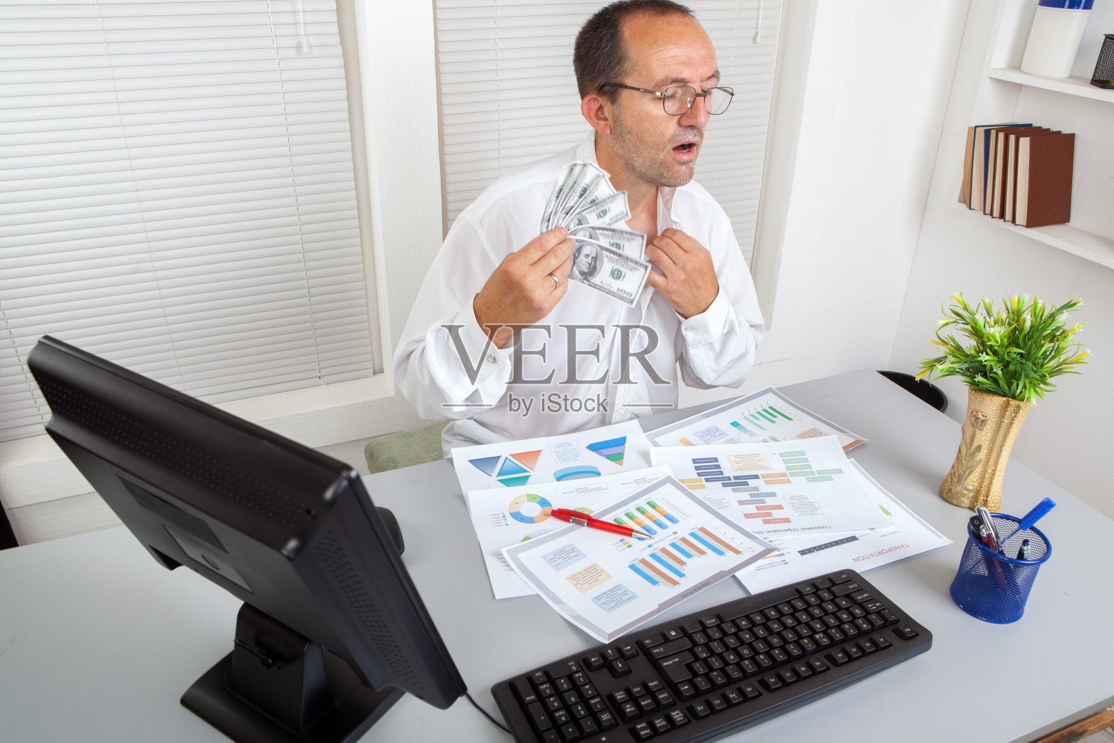 蠕虫的一天照片摄影图片