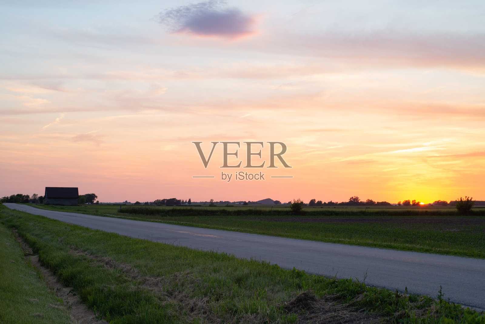 中西部的日落。照片摄影图片