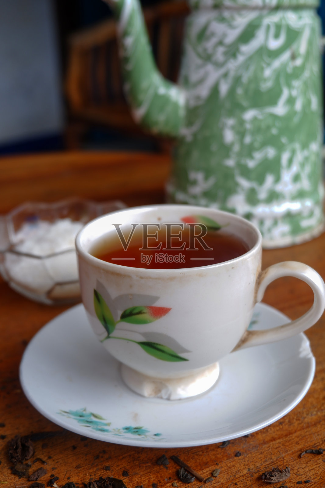 木桌上的茶和咖啡照片,适合需要食物和饮品照片的用户照片摄影图片